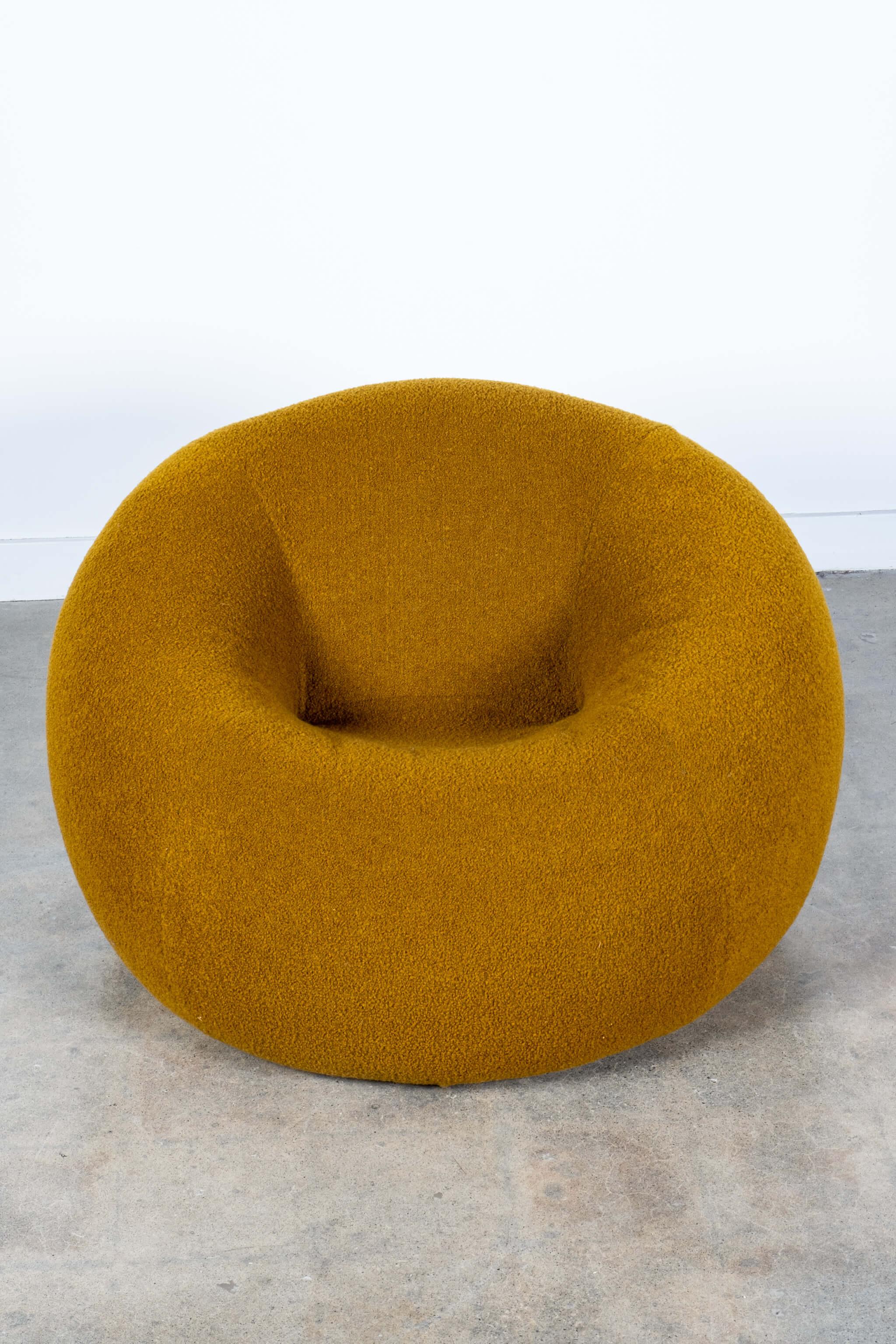 UP2 Chair by Gaetano Pesce, Newly Upholstered  In Good Condition For Sale In Toronto, CA
