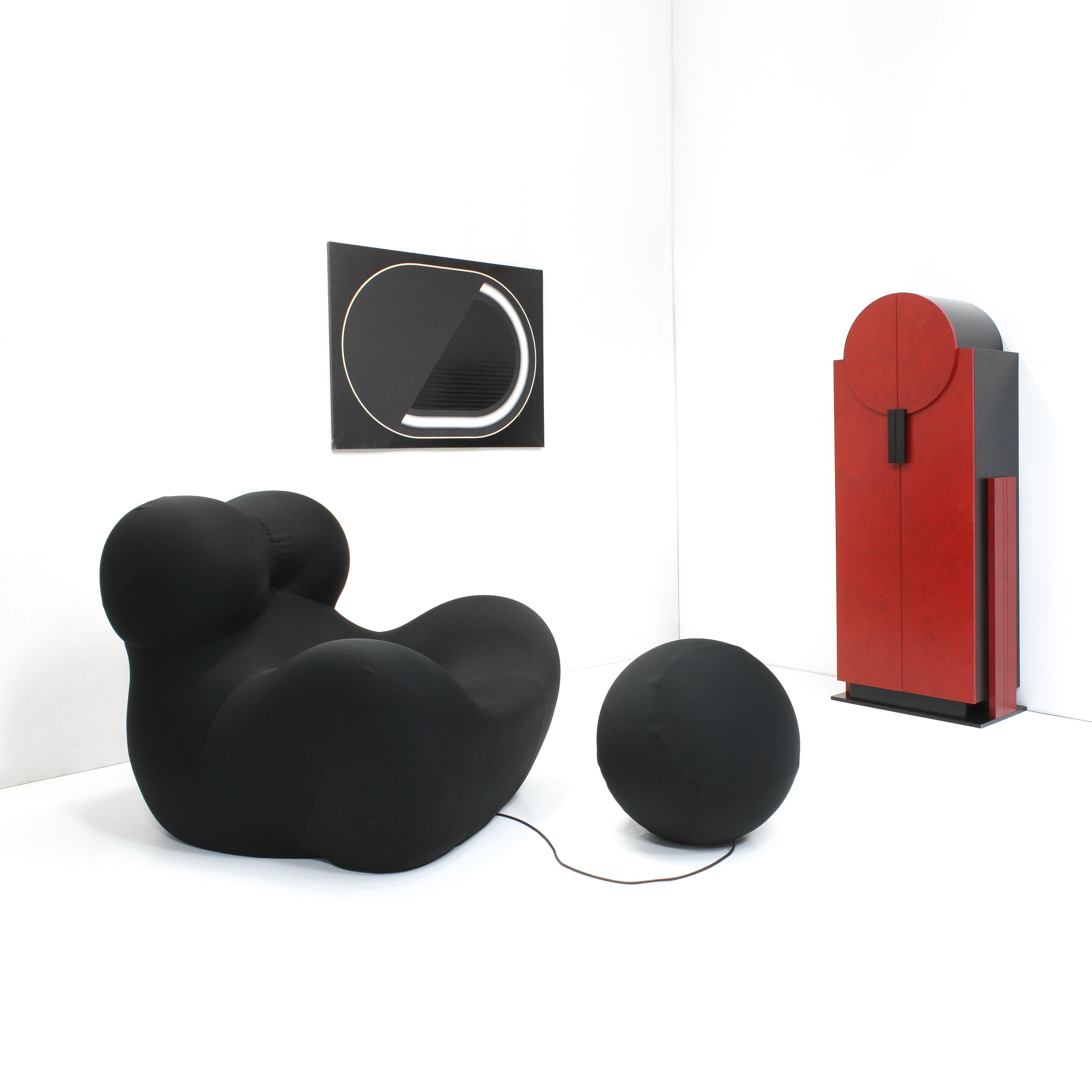 Designed by Gaetano Pesce in 1969, right from the onset the Up series has been one of the most outstanding expressions of design with its expressive shapes upholstered with elastic fabric. This innovative solution, poised midway between design and