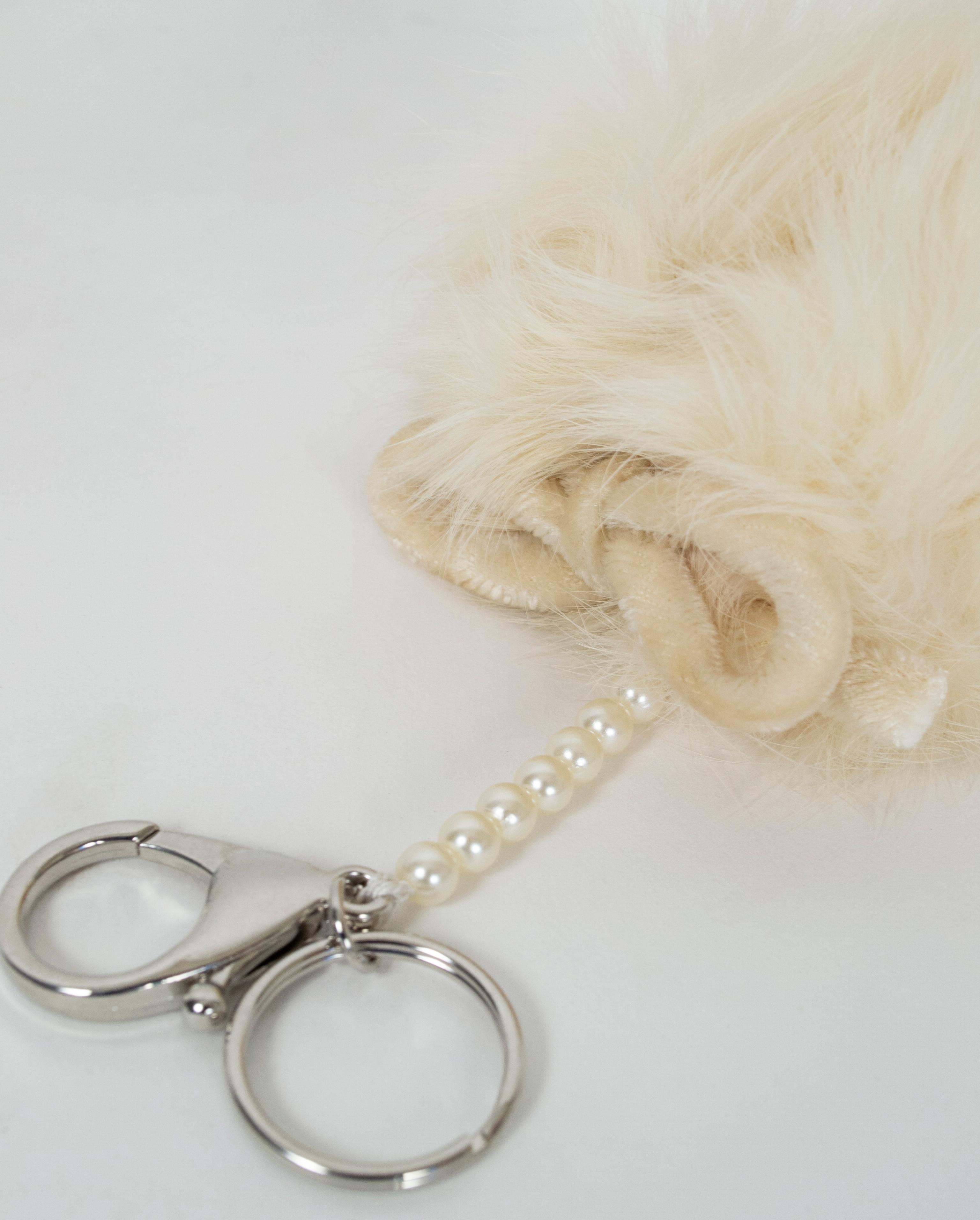 Porte-monnaie ou porte-clés en fourrure de lapin ivoire recyclée, personnalisé Neuf - En vente à Tucson, AZ