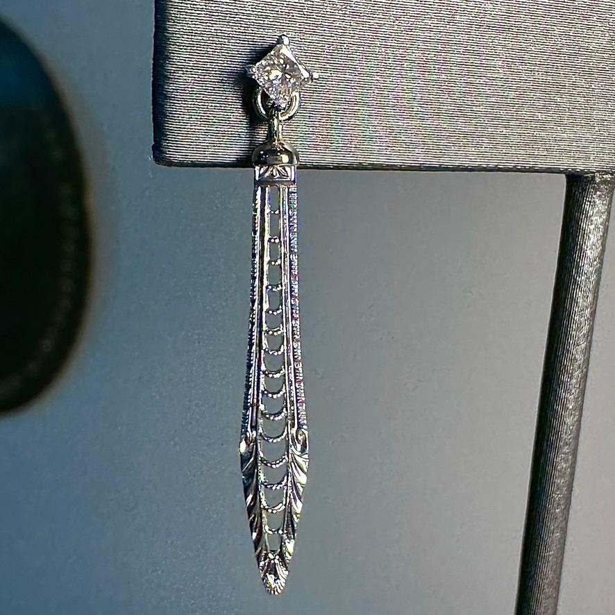 Taille princesse Boucles d'oreilles pendantes en platine, 14k yg, et diamant taille princesse par G&G Studio en vente