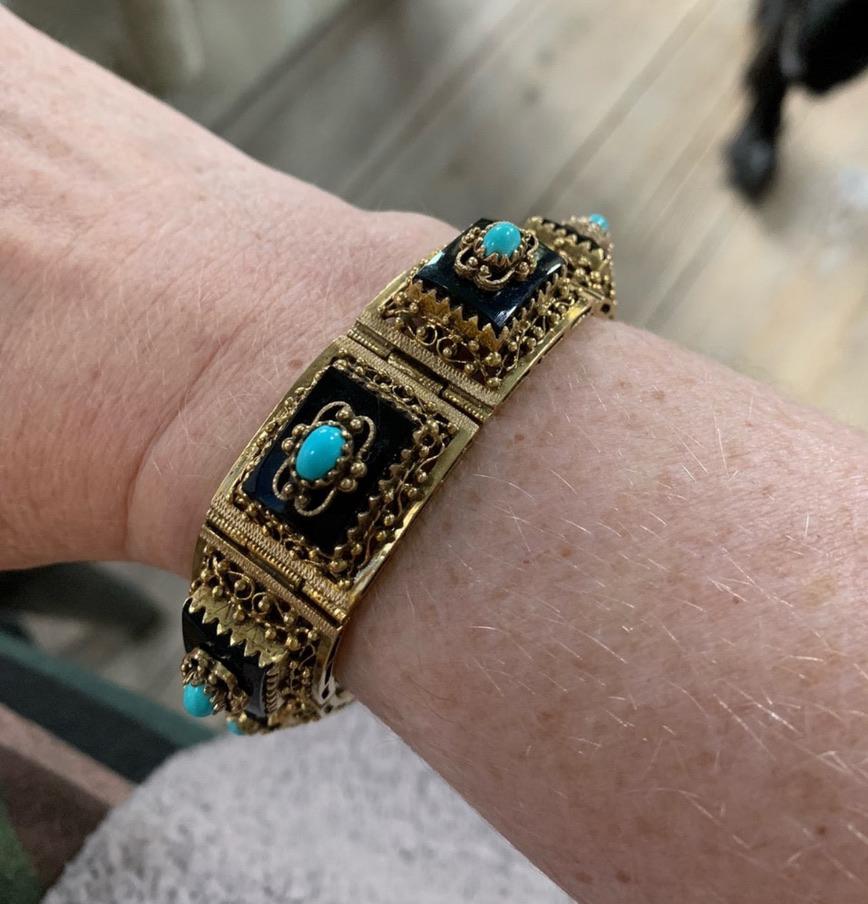Upcycled turquoise in 14k gold, and upcycled 18k gold rolo chain bracelet  For Sale 4