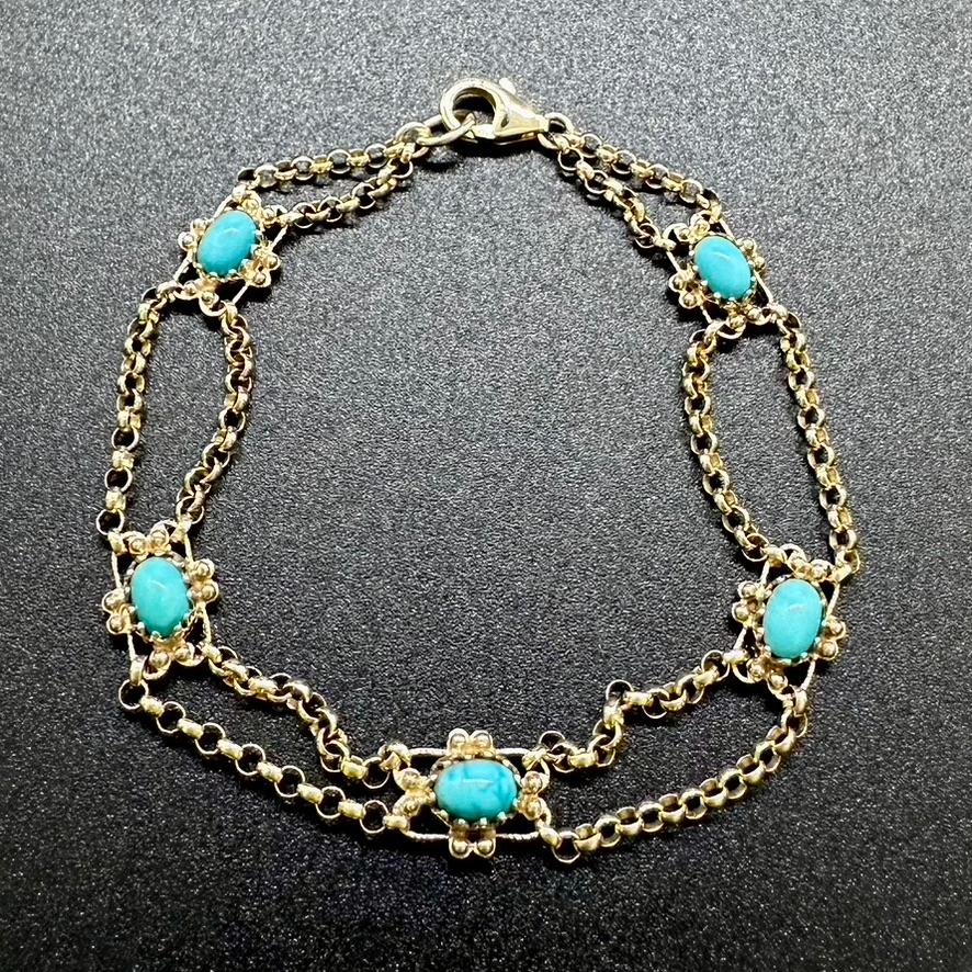 Upcycled turquoise in 14k gold, and upcycled 18k gold rolo chain bracelet  In New Condition For Sale In Seattle, WA