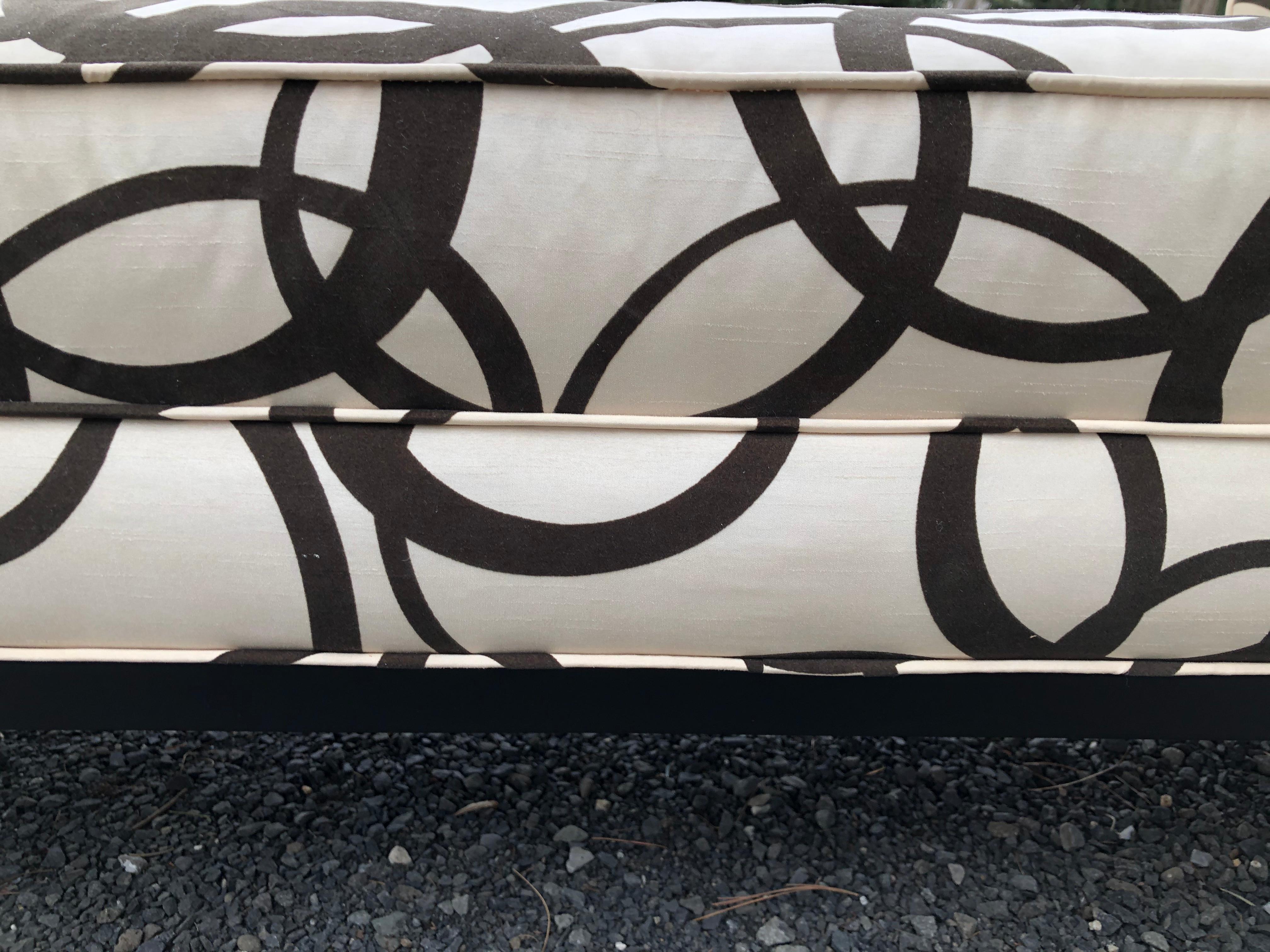 Late 20th Century Updated Chic Mid-Century Modern Graphic Black and White Upholstered Bench For Sale