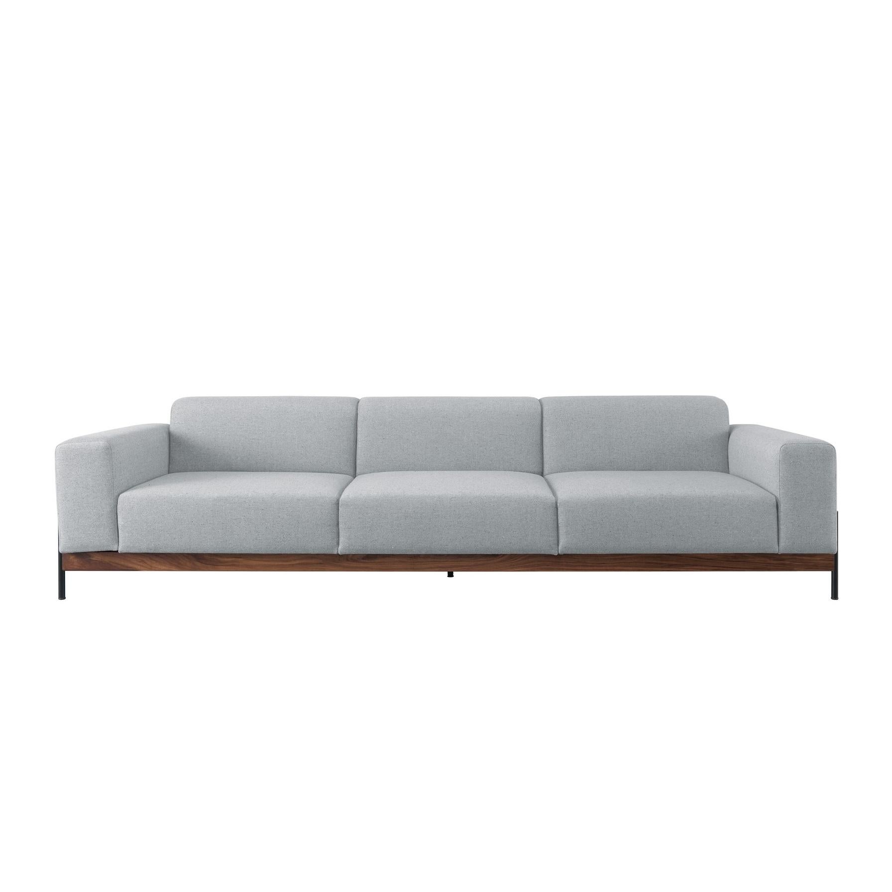 Gepolstertes Sofa mit 3 Sitzen und Eisen- und Holzstruktur. (Portugiesisch) im Angebot