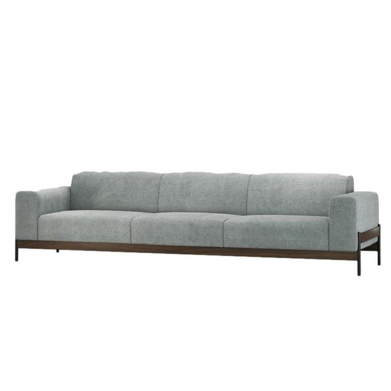 Gepolstertes Sofa mit 3 Sitzen und Eisen- und Holzstruktur. im Zustand „Neu“ im Angebot in New York, NY
