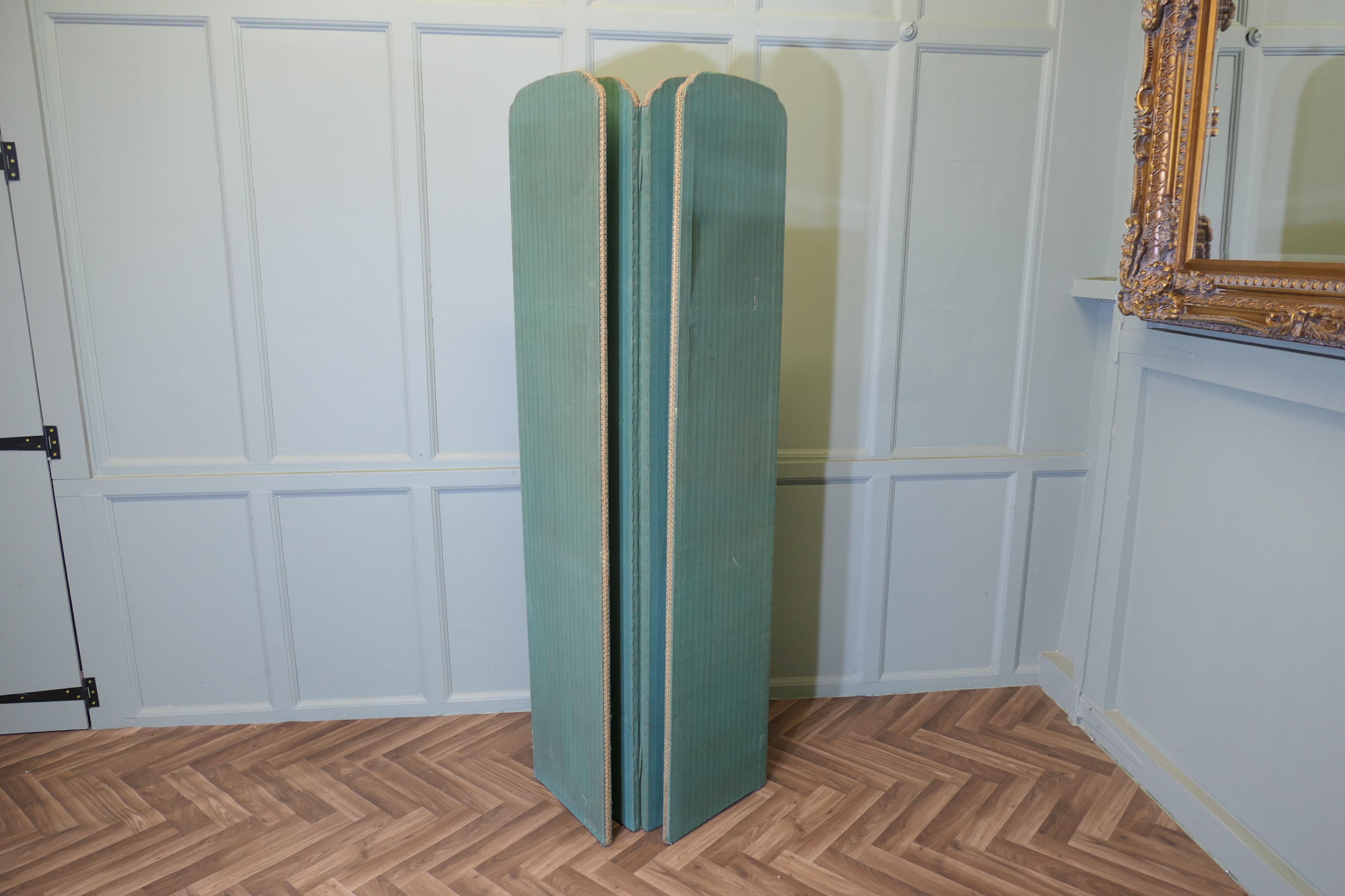 Metà XX secolo Upholstered 4 Fold Screen, Room Divider This as a tall useful piece in vendita