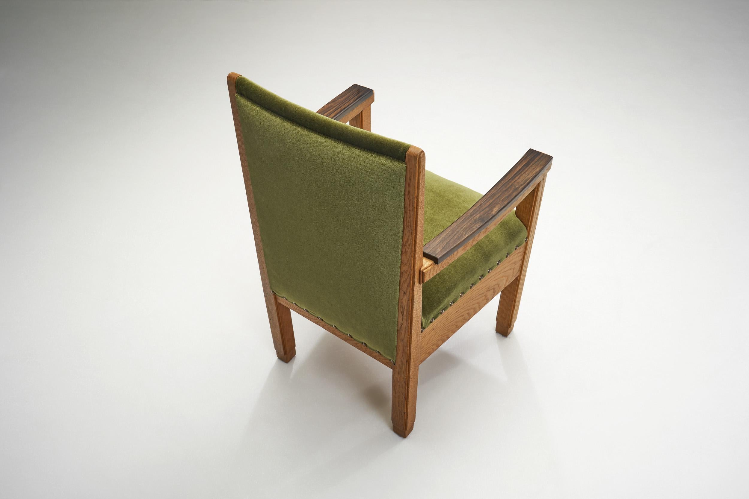 Gepolsterte Amsterdamse School Chairs, Niederlande, frühes 20. Jahrhundert (Stoff) im Angebot