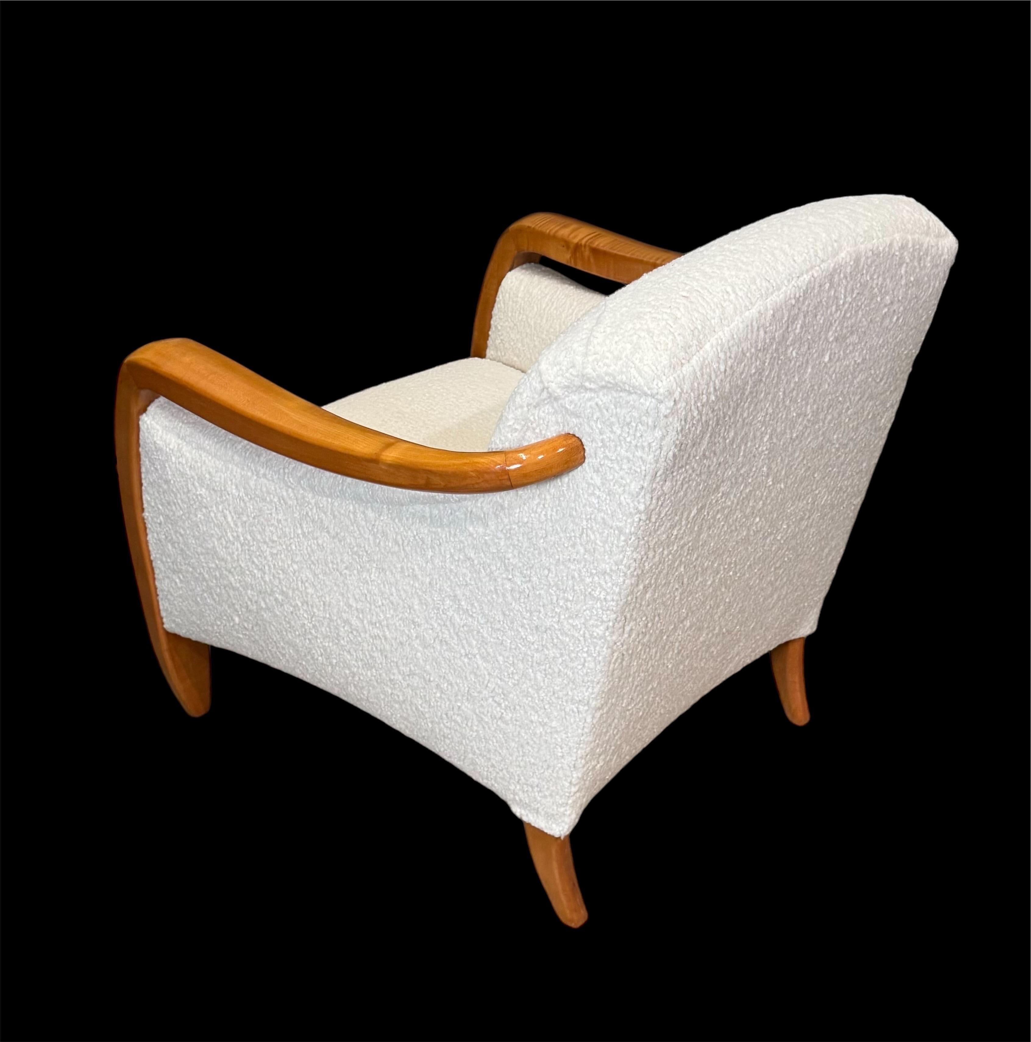 Bois Fauteuil rembourré Boucle en vente