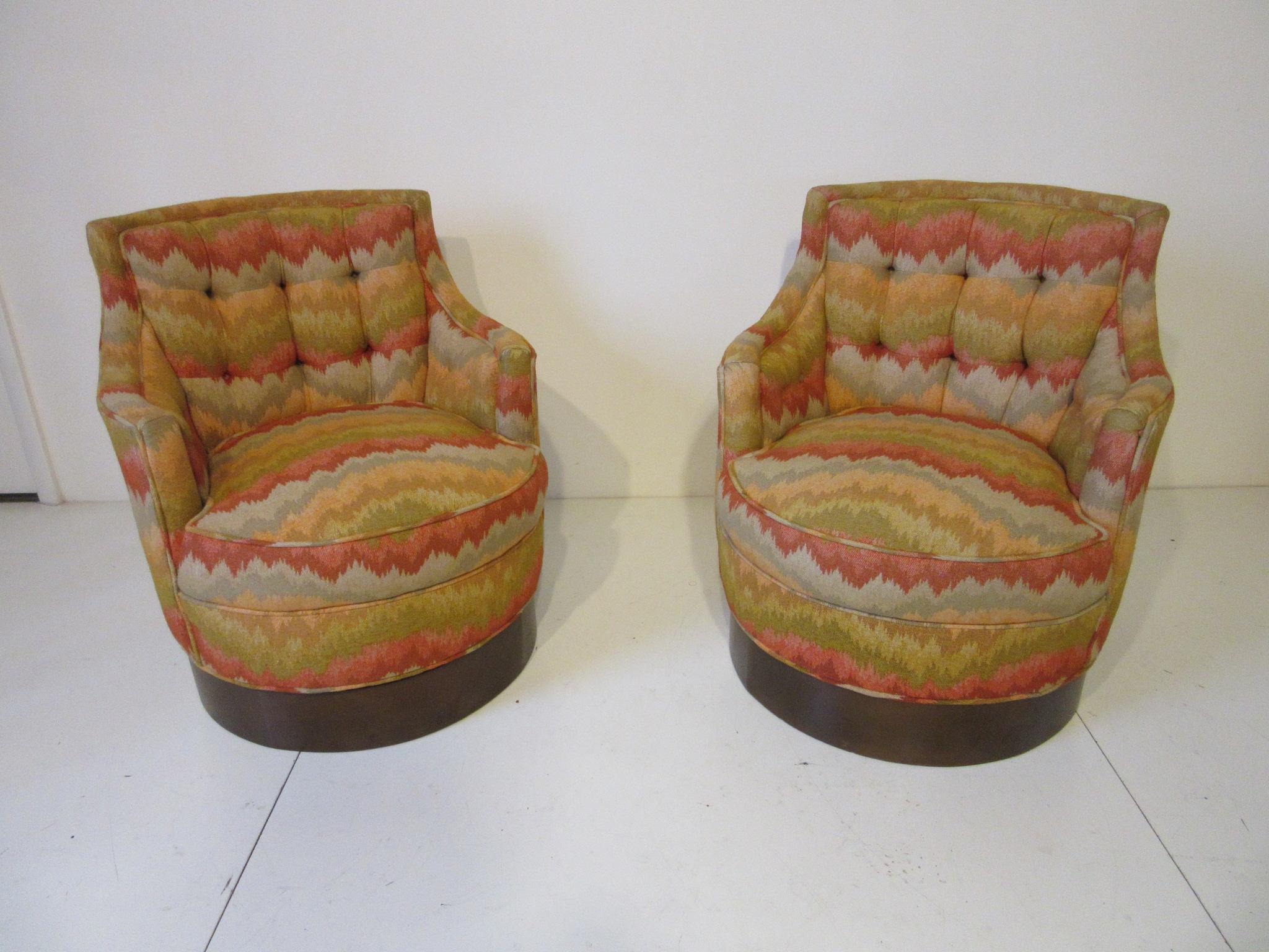 Upholstered Barrel Back Swiveling Lounge Chairs in the Style of Milo Baughman 1