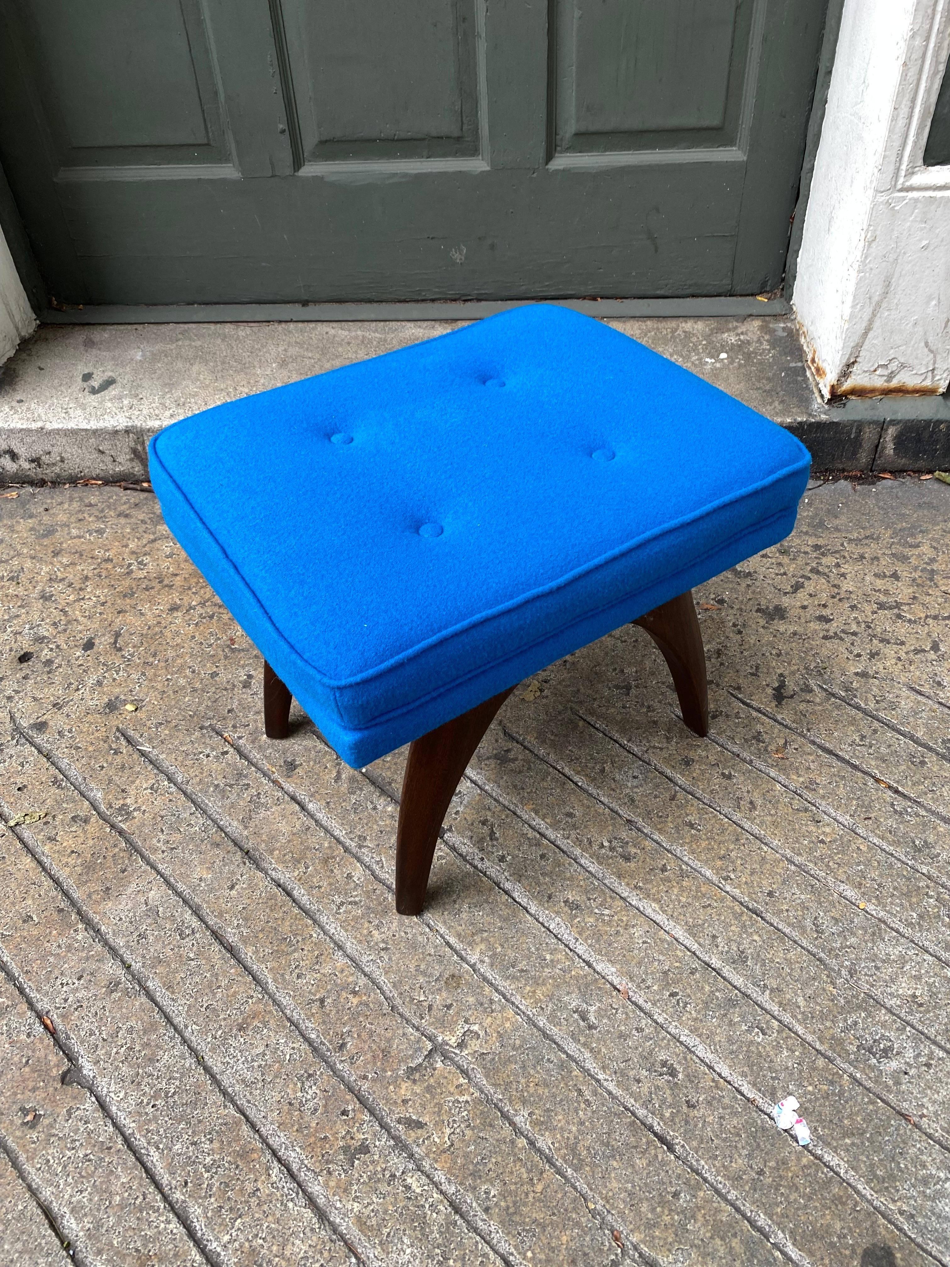 Mid-Century Modern Upholstered Bench with Spider Legs in the Style of Vladimir Kagan For Sale