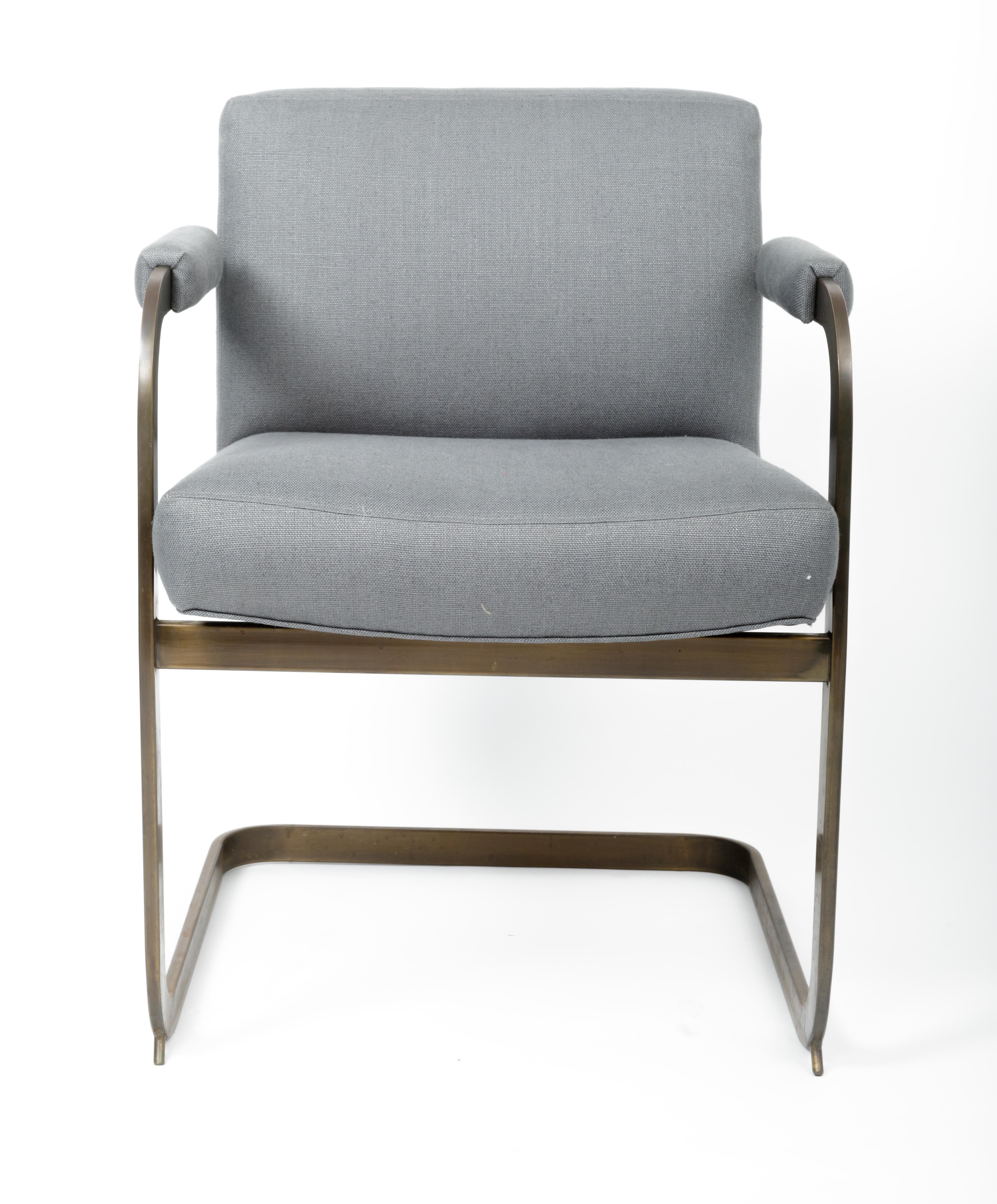 Mid-Century Modern Fauteuil en porte-à-faux tapissé avec cadre en acier foncé de Milo Baughman en vente