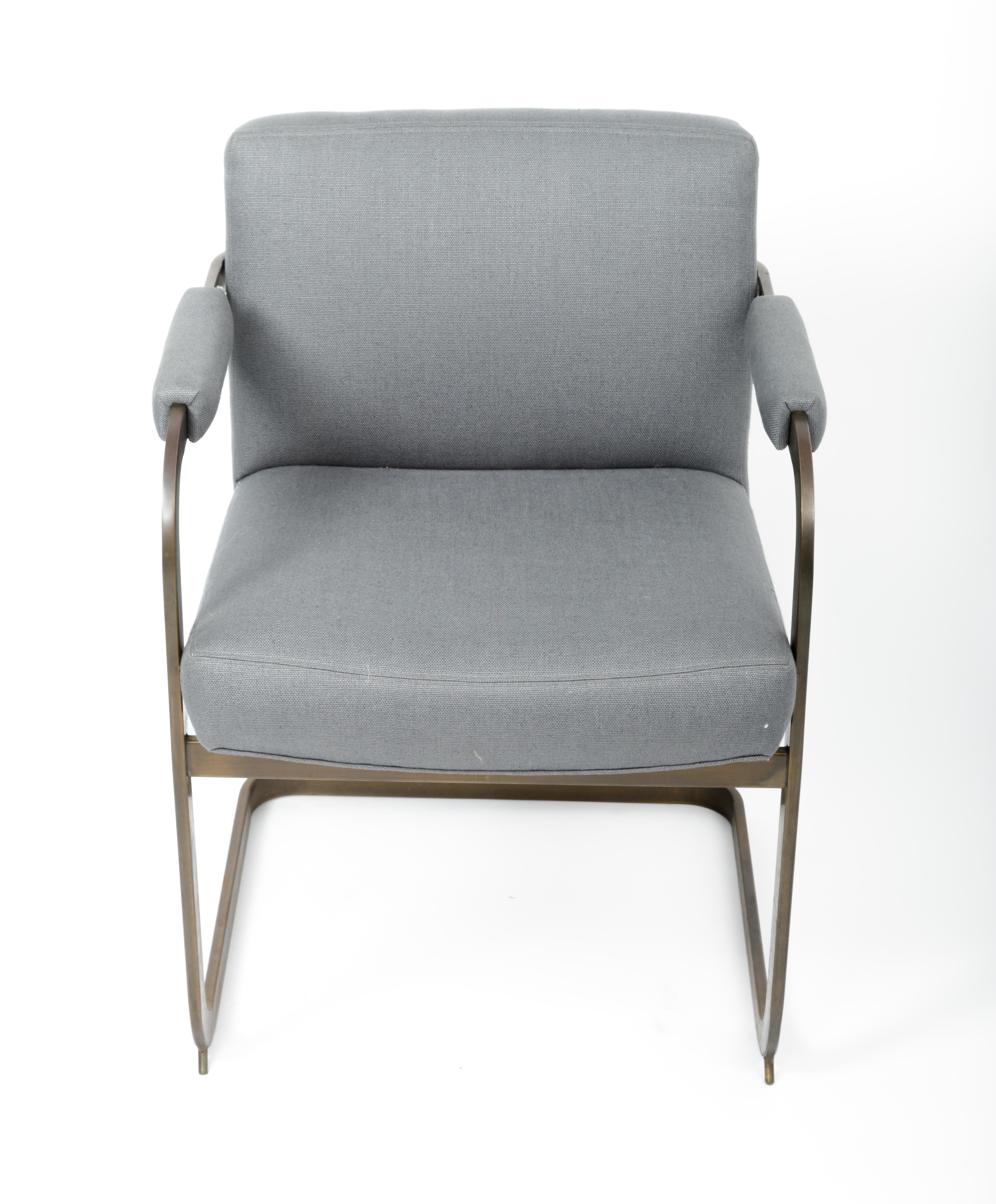 Américain Fauteuil en porte-à-faux tapissé avec cadre en acier foncé de Milo Baughman en vente