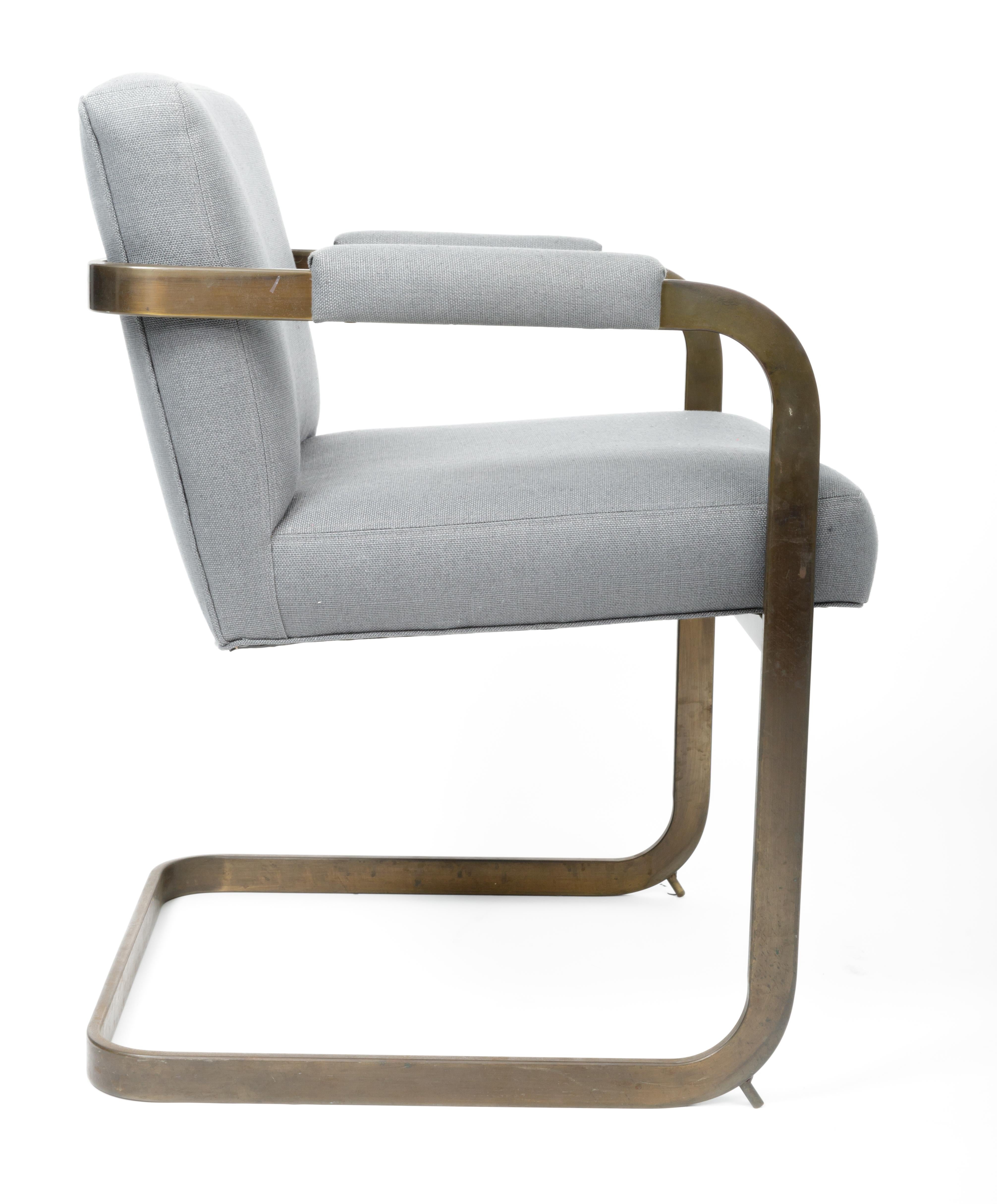 Fin du 20e siècle Fauteuil en porte-à-faux tapissé avec cadre en acier foncé de Milo Baughman en vente