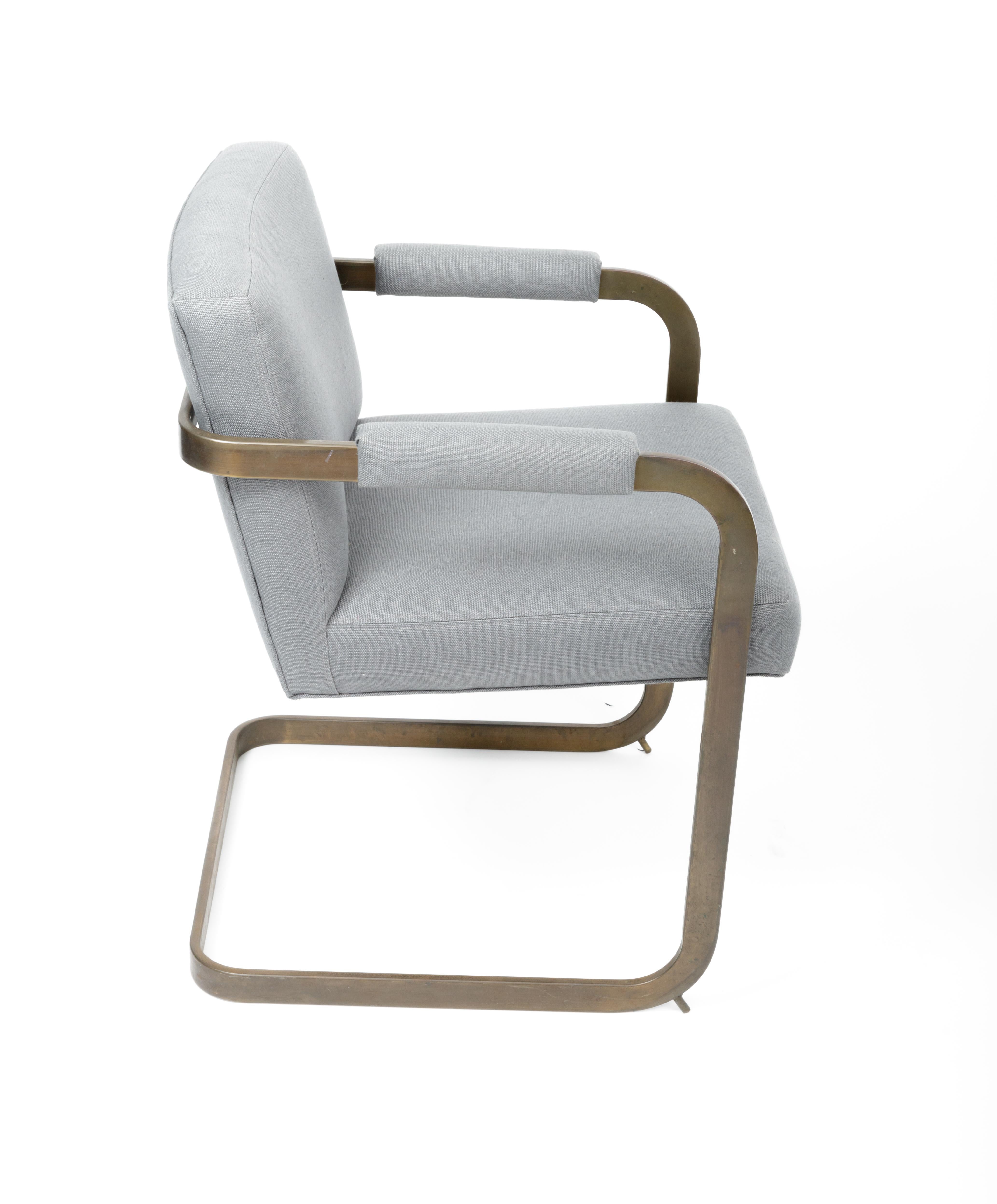 Acier Fauteuil en porte-à-faux tapissé avec cadre en acier foncé de Milo Baughman en vente