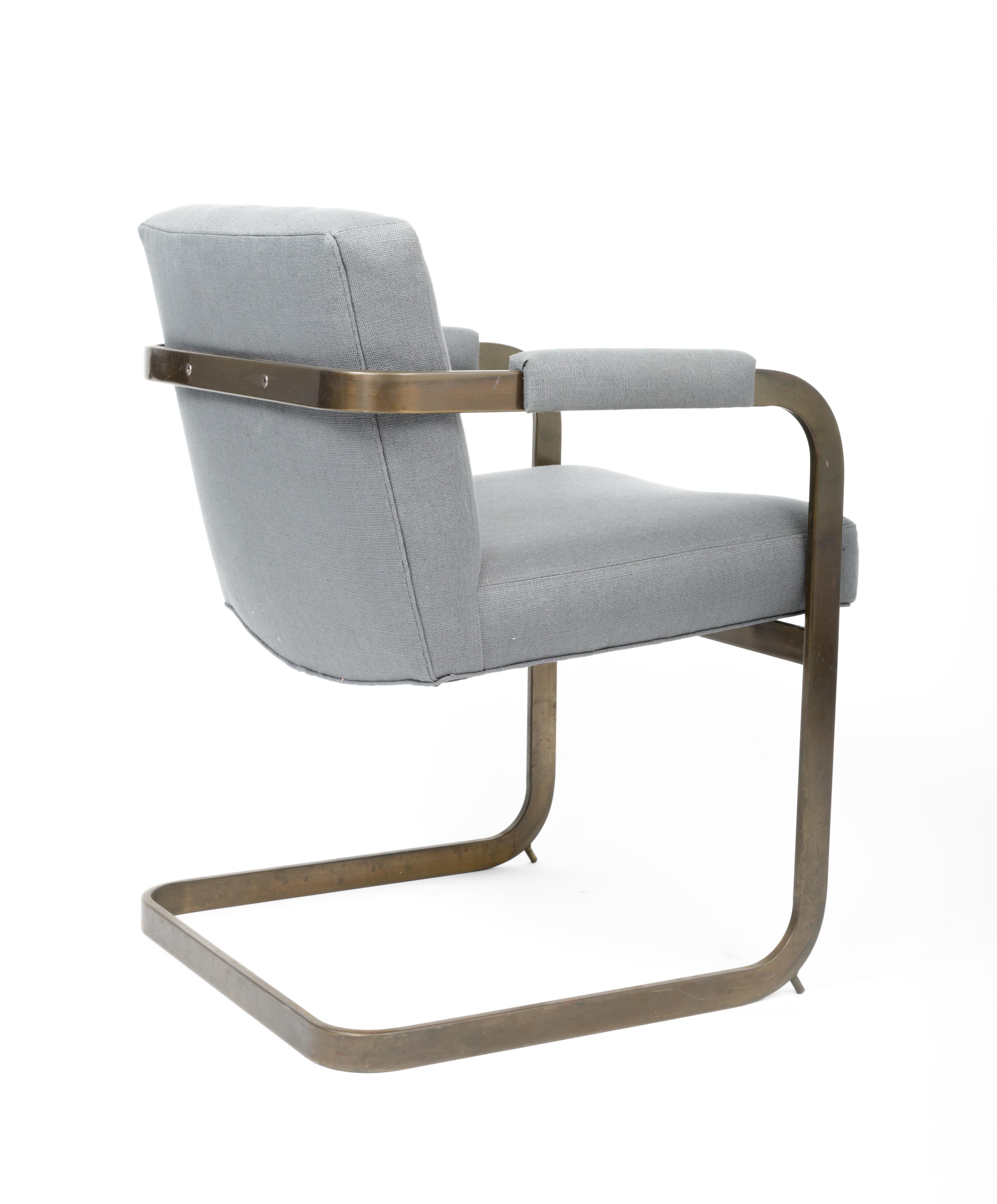 Fauteuil en porte-à-faux tapissé avec cadre en acier foncé de Milo Baughman en vente 1