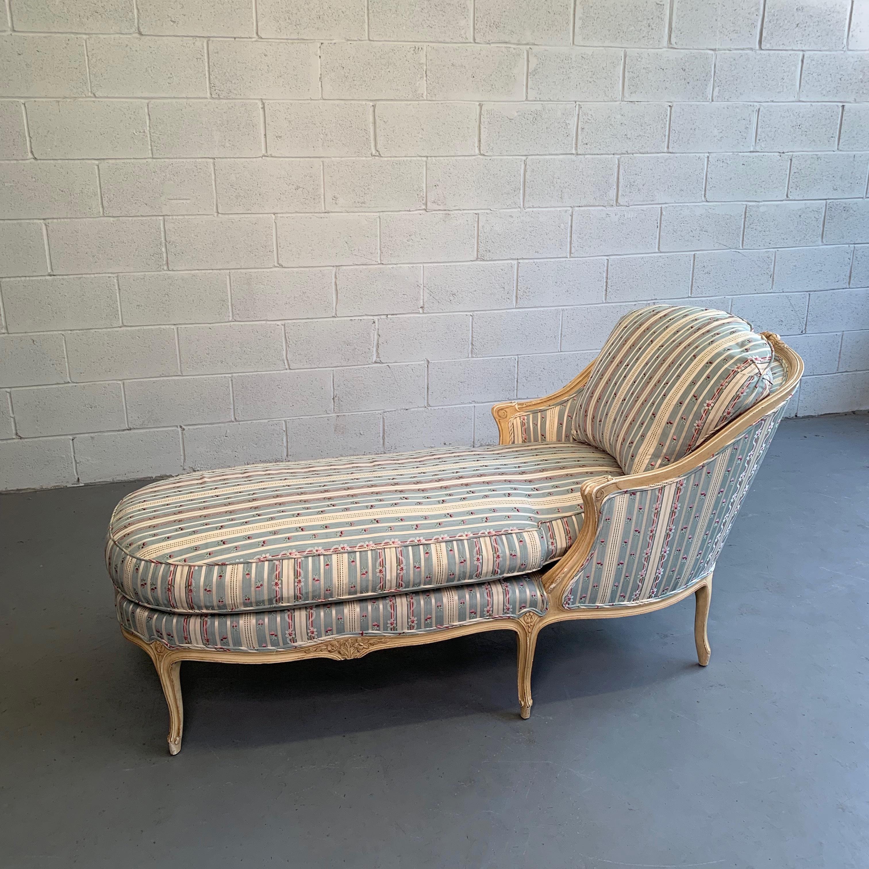 Late Victorian Upholstered Carved Mahogany Chaise Longue