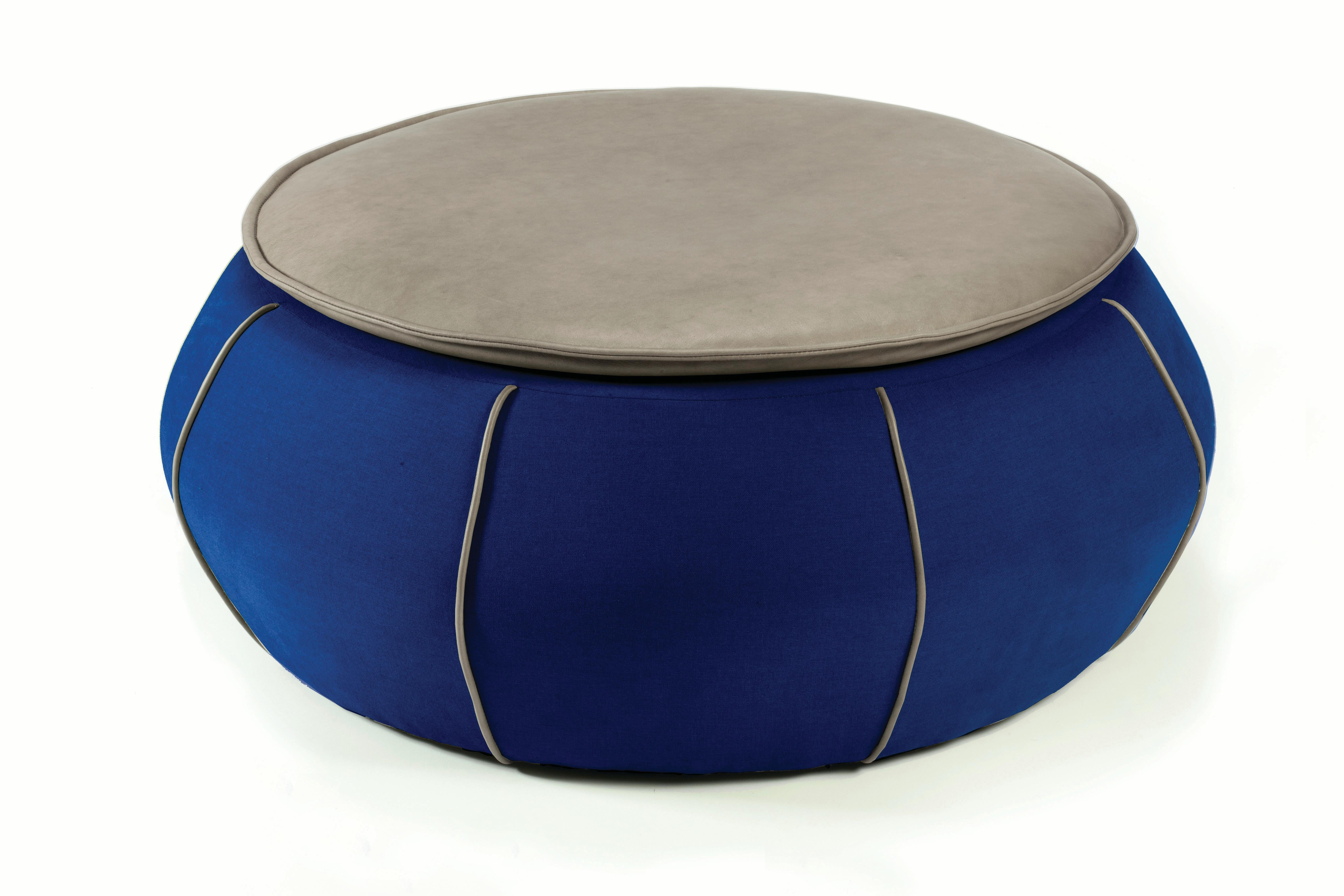 This creative center table named Eli is unique in its conception. Format enhanced by the piping details, where different textures are coordinated. The top in leather offers a perfect surface for both sitting and table functions. To the structure a
