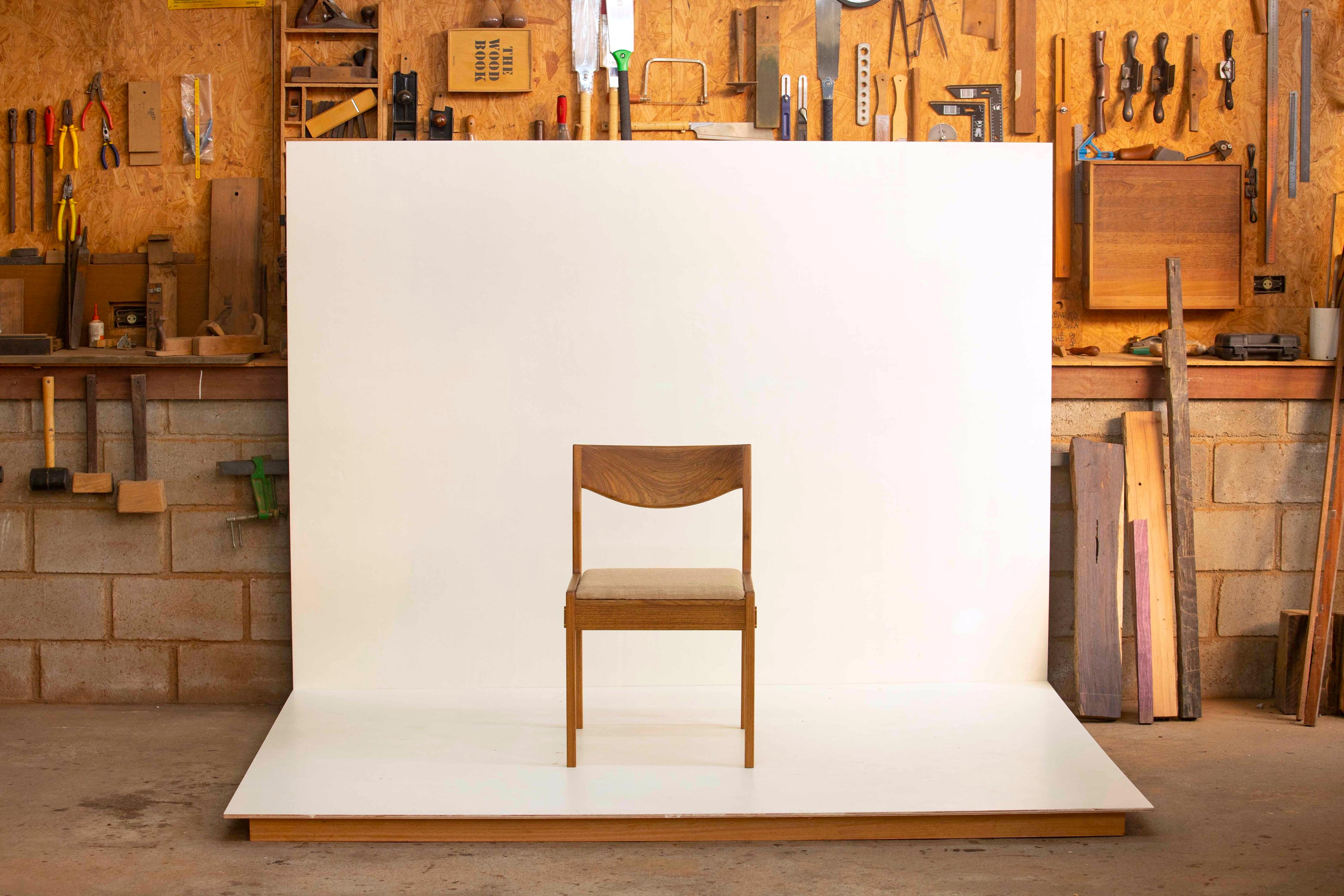 Contemporary chair made of tropical hardwood. Backrest elegantly designed, offer correct comfort for the lumbar region.

The chair's structure reveals the meticulous artisanal woodwork noticed in the apparent handmade joinery.

The seat is covered