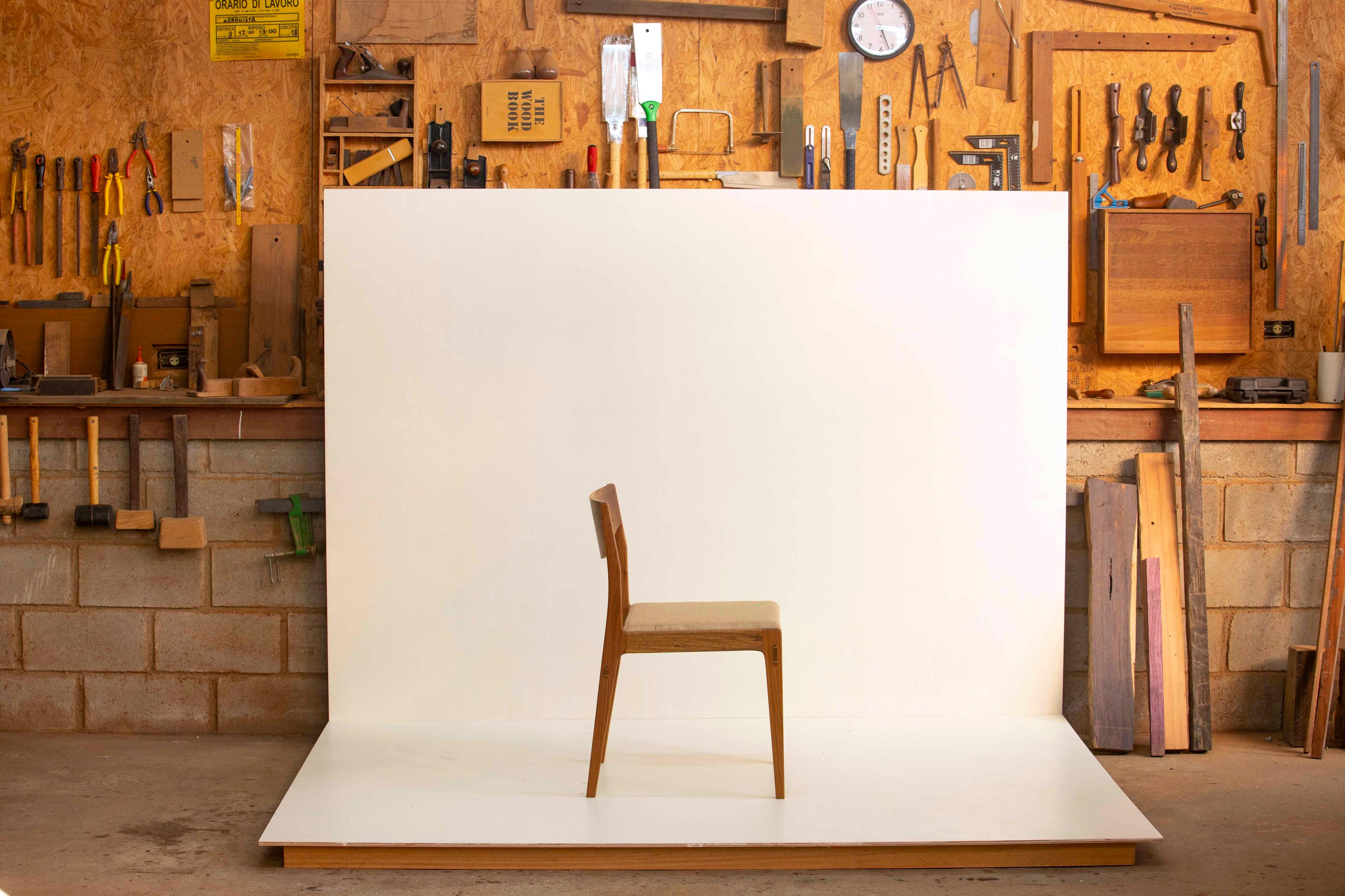 Upholstered chair in Brazilian Hardwood by Ricardo Graham In New Condition For Sale In Nova Friburgo, RJ