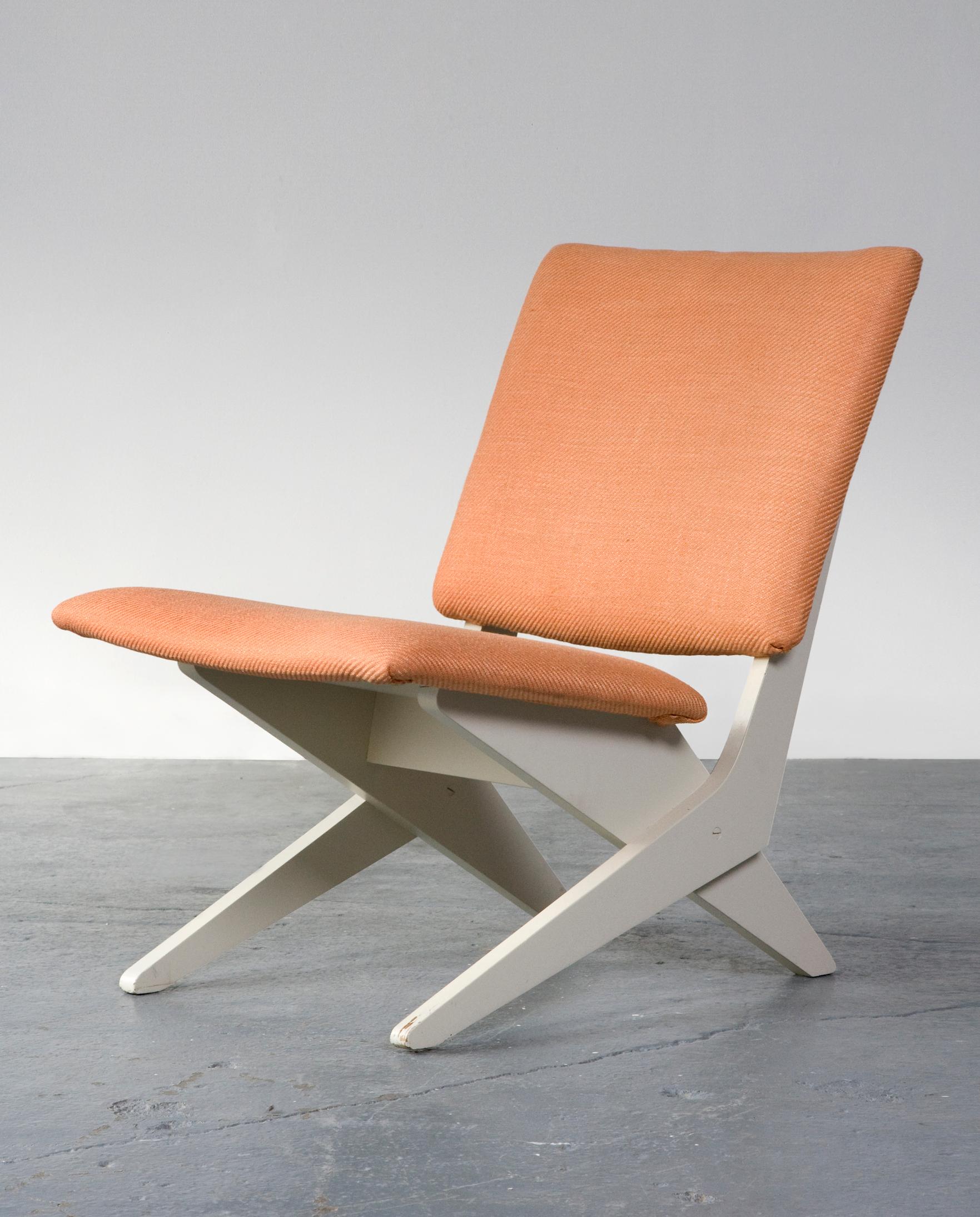 Upholstered chair on a sculptural plywood base. Designed by Peter van Grunsven for UMS-Pastoe, Holland, 1958.