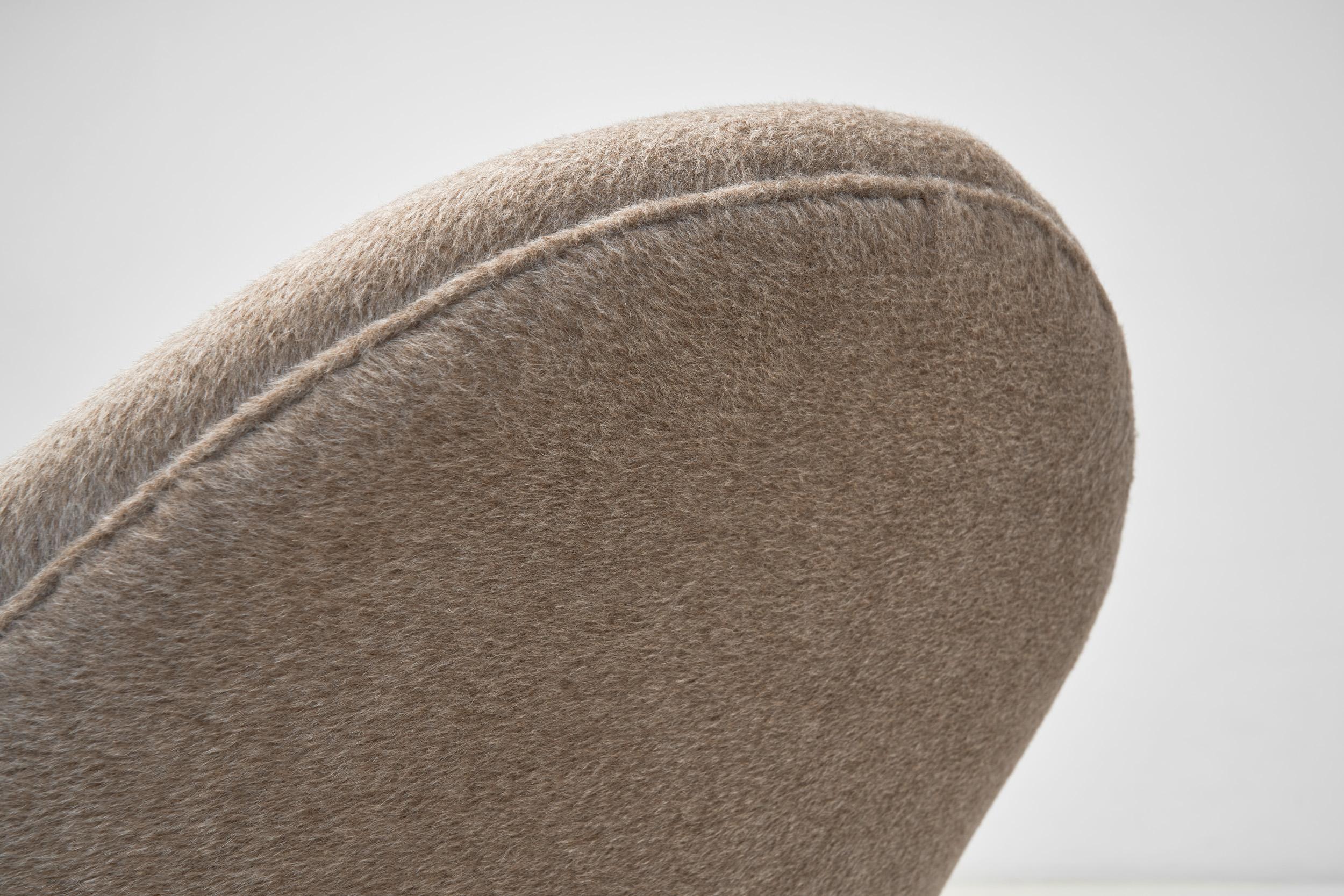 Gepolsterte Chaise Longue mit Eichenbeinen, Dänemark ca 1940s im Angebot 3