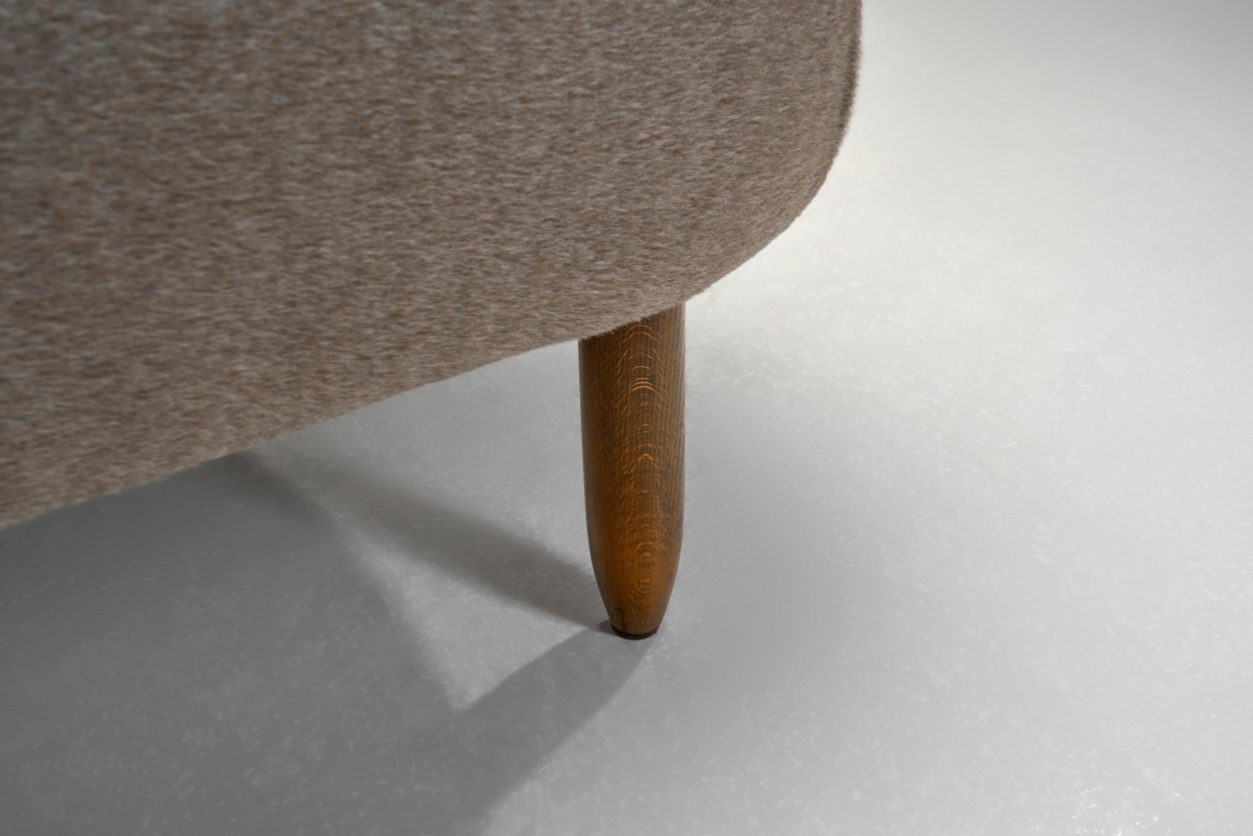 Gepolsterte Chaise Longue mit Eichenbeinen, Dänemark ca 1940s im Angebot 10