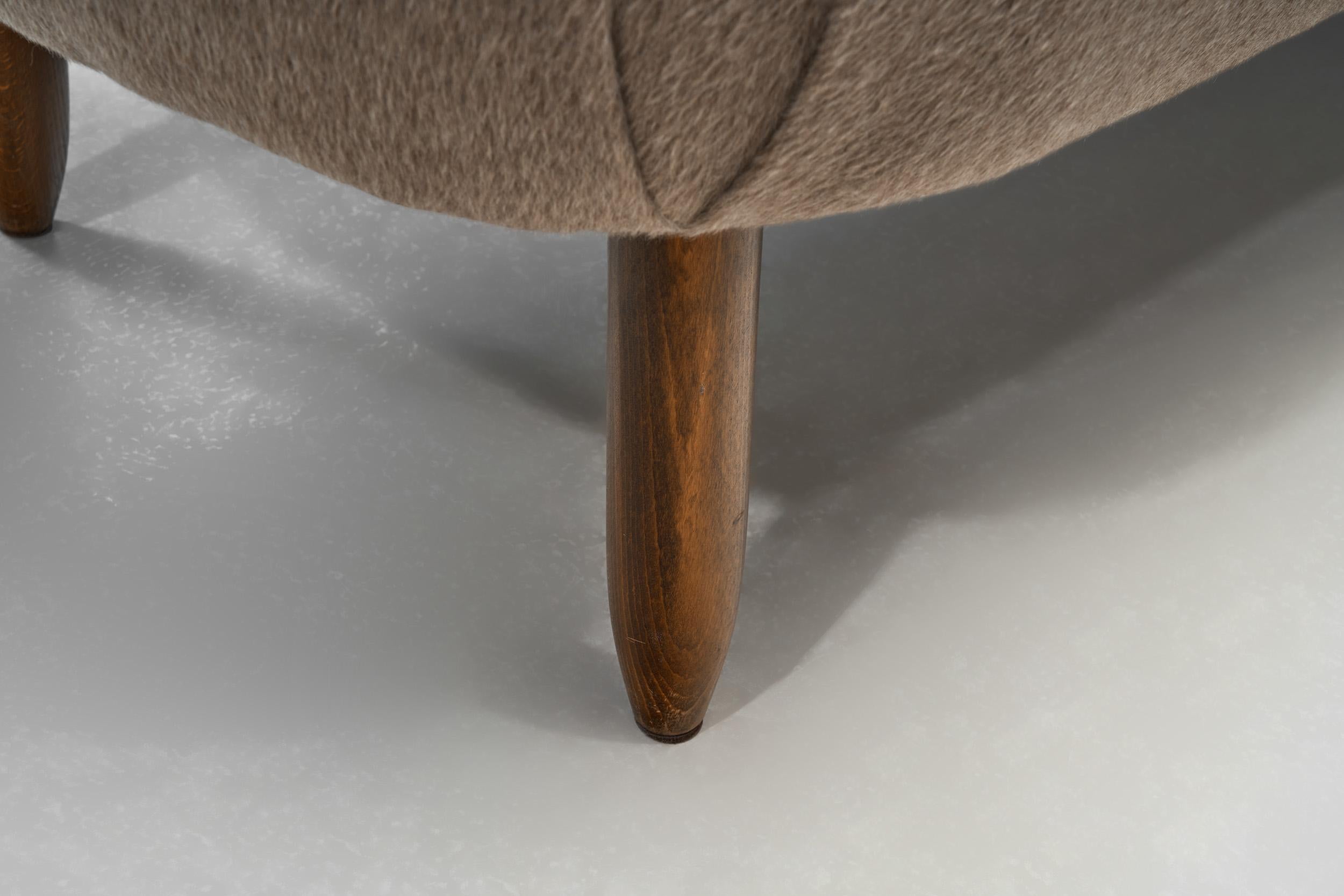 Gepolsterte Chaise Longue mit Eichenbeinen, Dänemark ca 1940s im Angebot 11