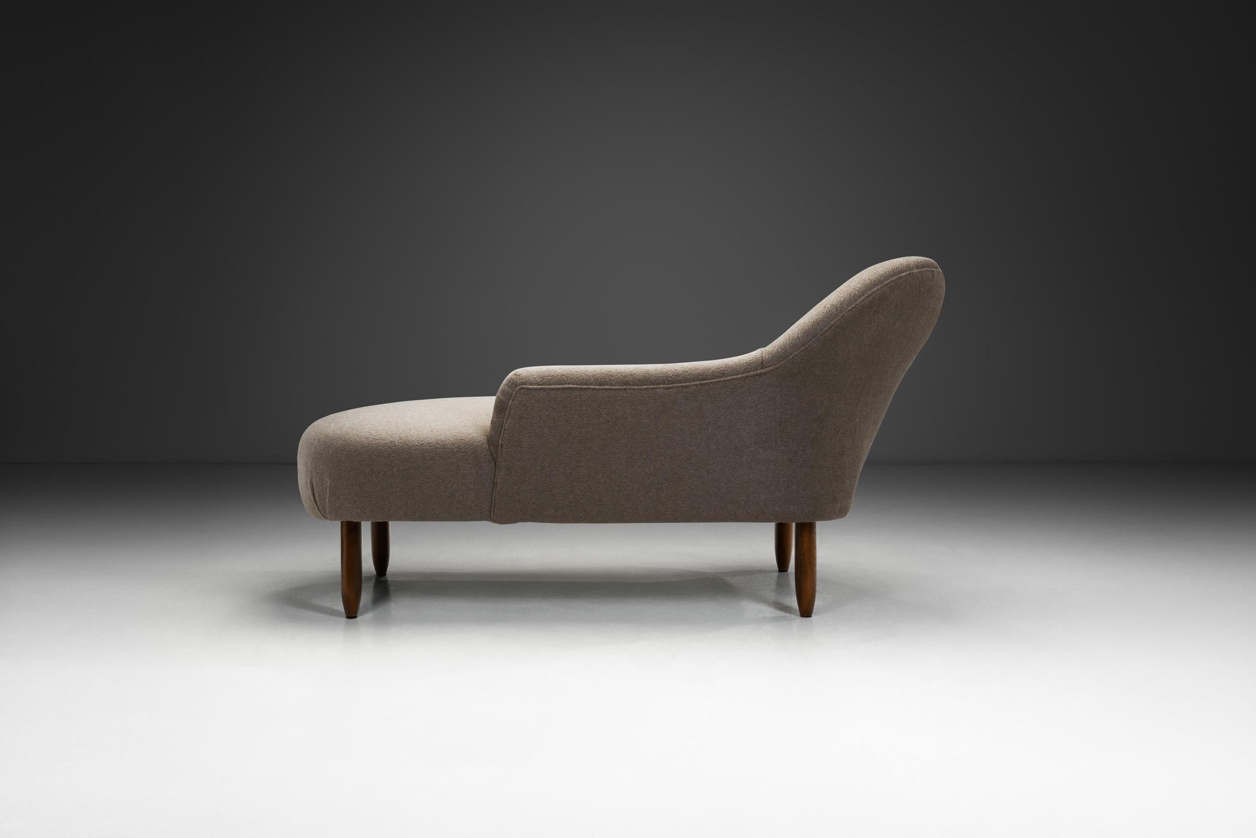 Gepolsterte Chaise Longue mit Eichenbeinen, Dänemark ca 1940s im Zustand „Gut“ im Angebot in Utrecht, NL