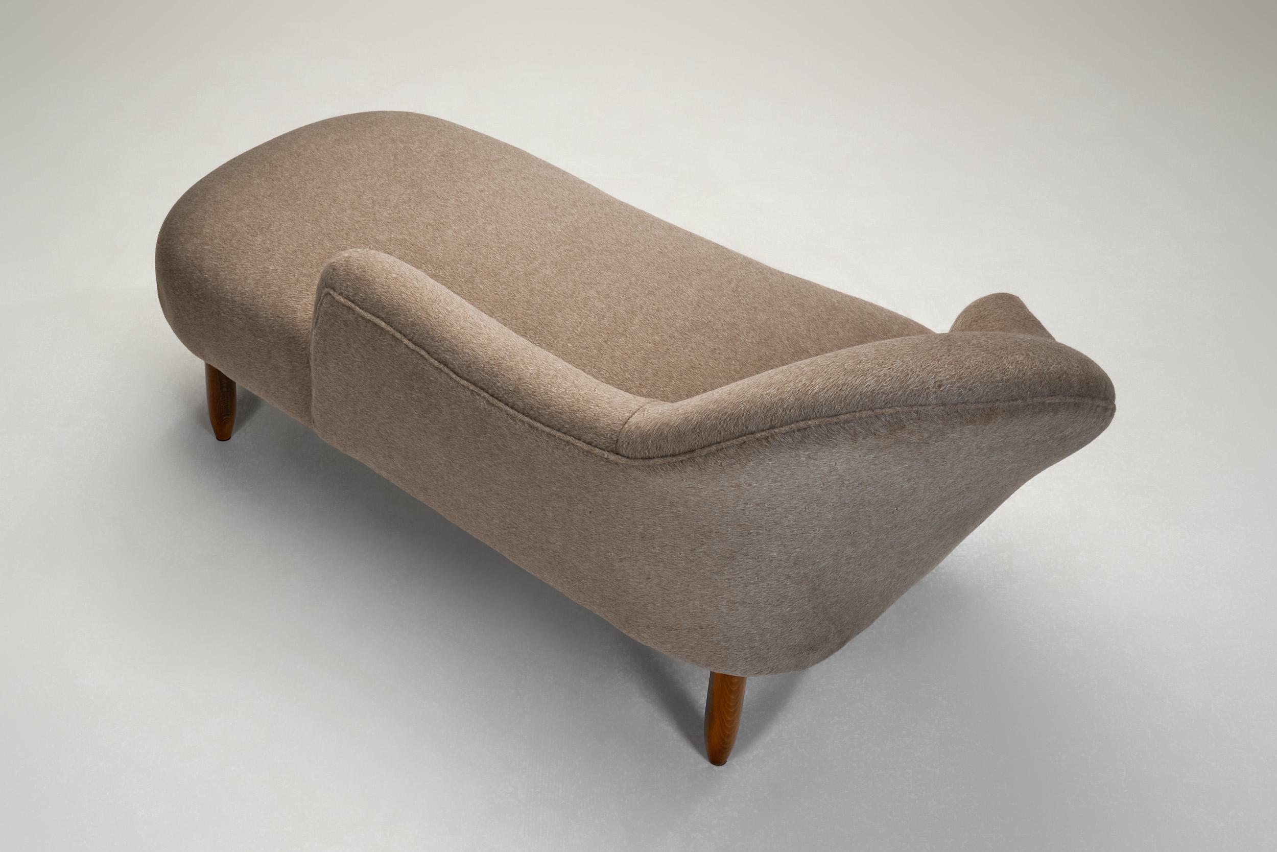 Gepolsterte Chaise Longue mit Eichenbeinen, Dänemark ca 1940s (Stoff) im Angebot