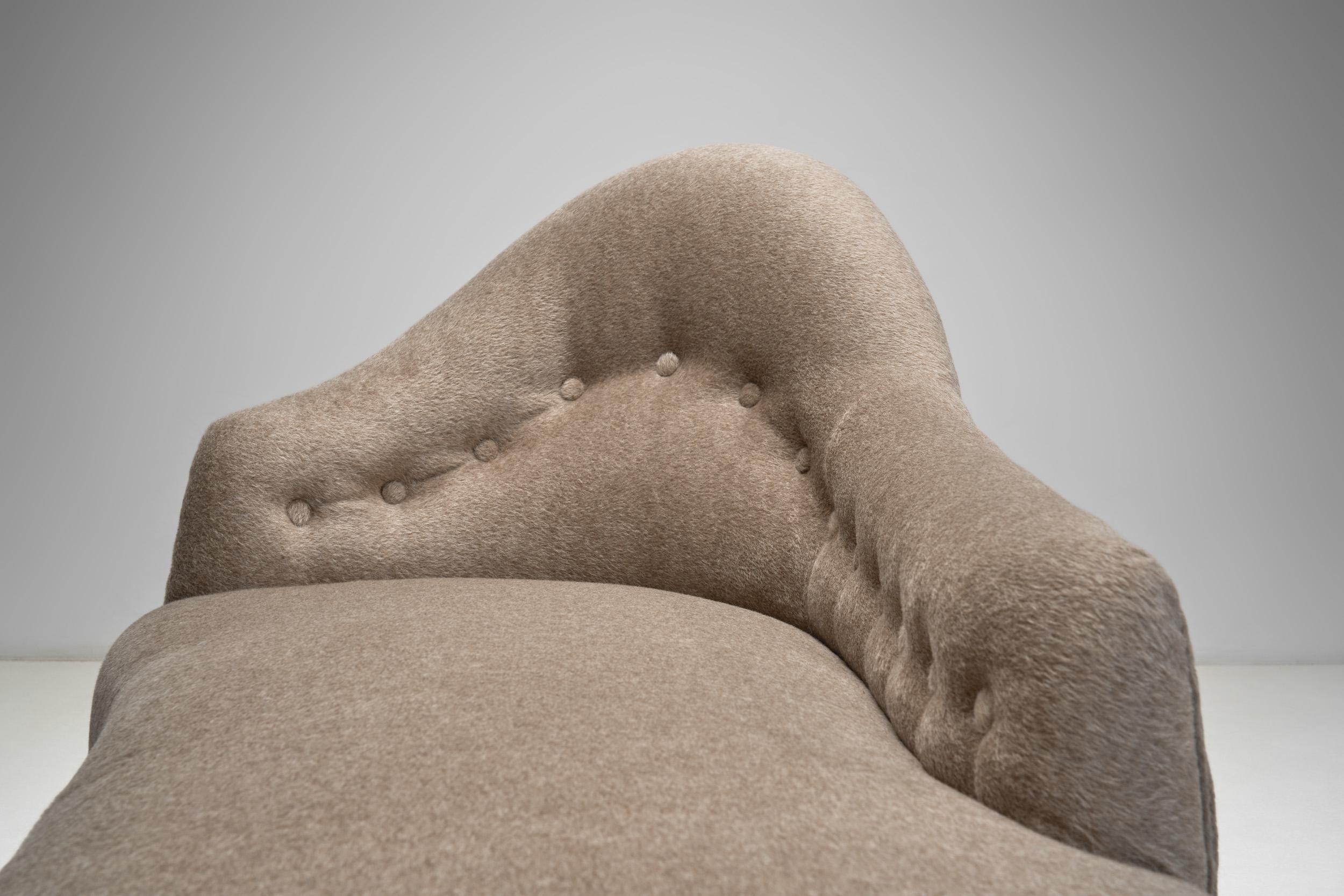 Gepolsterte Chaise Longue mit Eichenbeinen, Dänemark ca 1940s im Angebot 1