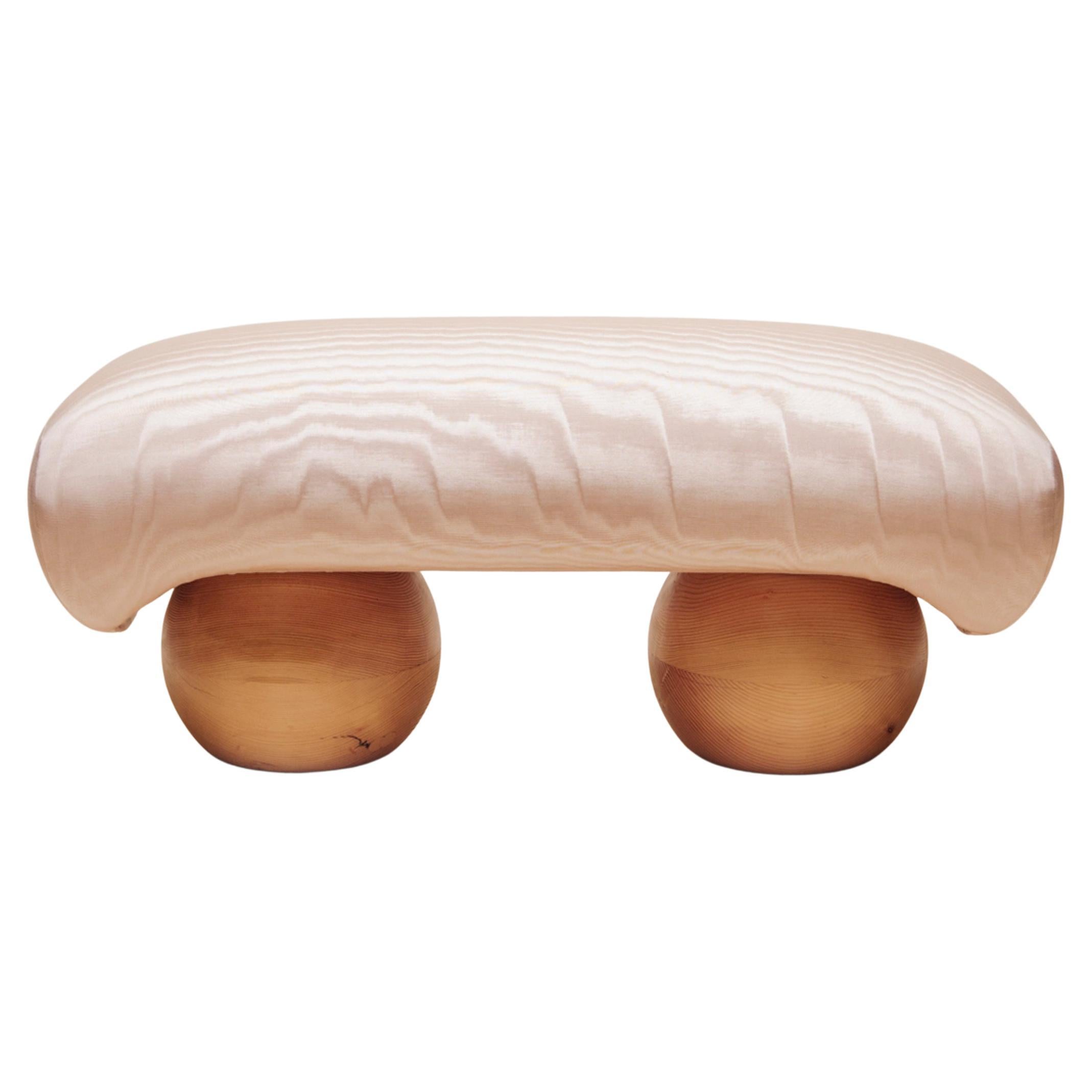 Gepolsterte Orb Mini-Bank im Angebot