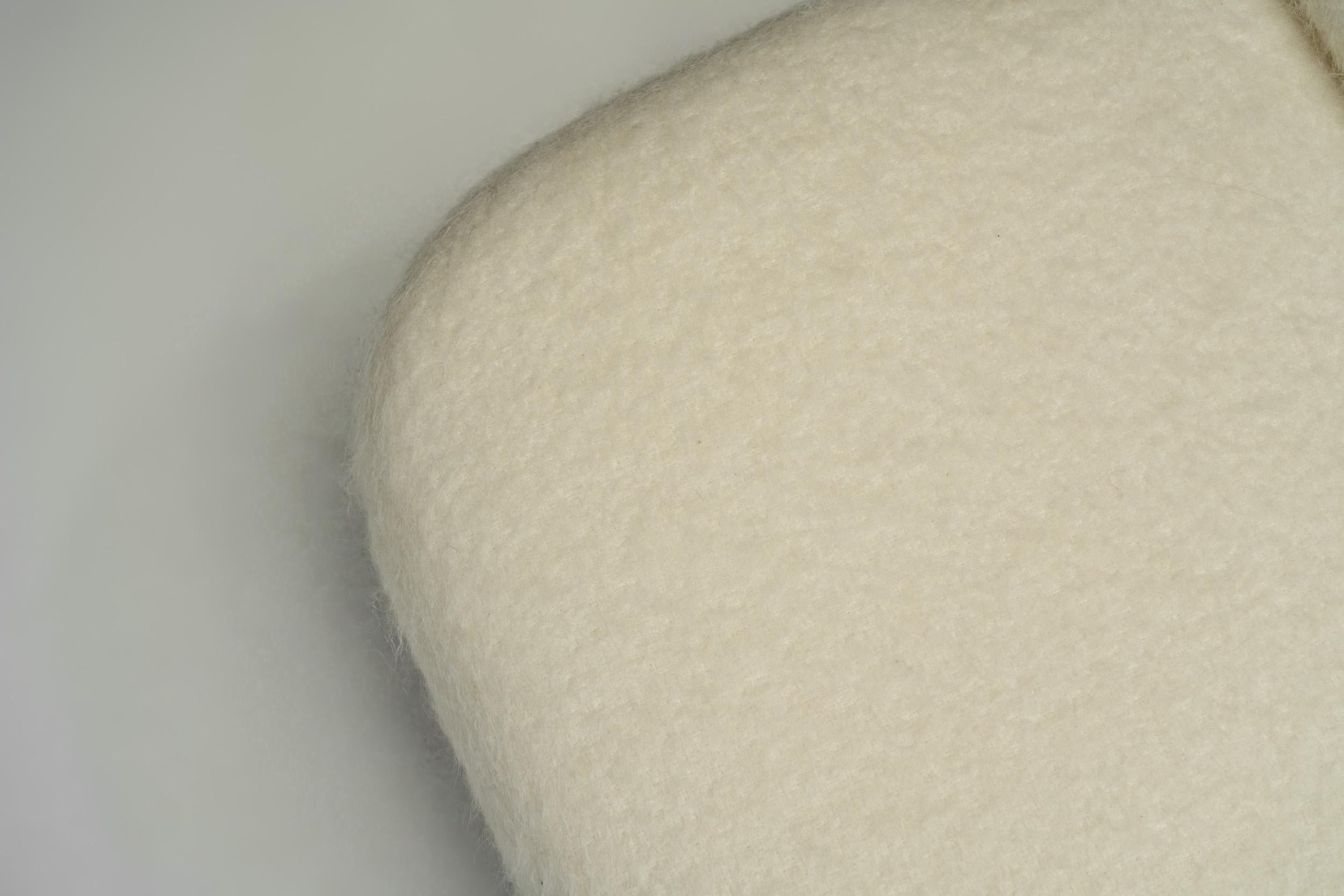 Gepolstertes Daybed mit geschwungener Rückenlehne, Frankreich Ende des 20. im Angebot 6