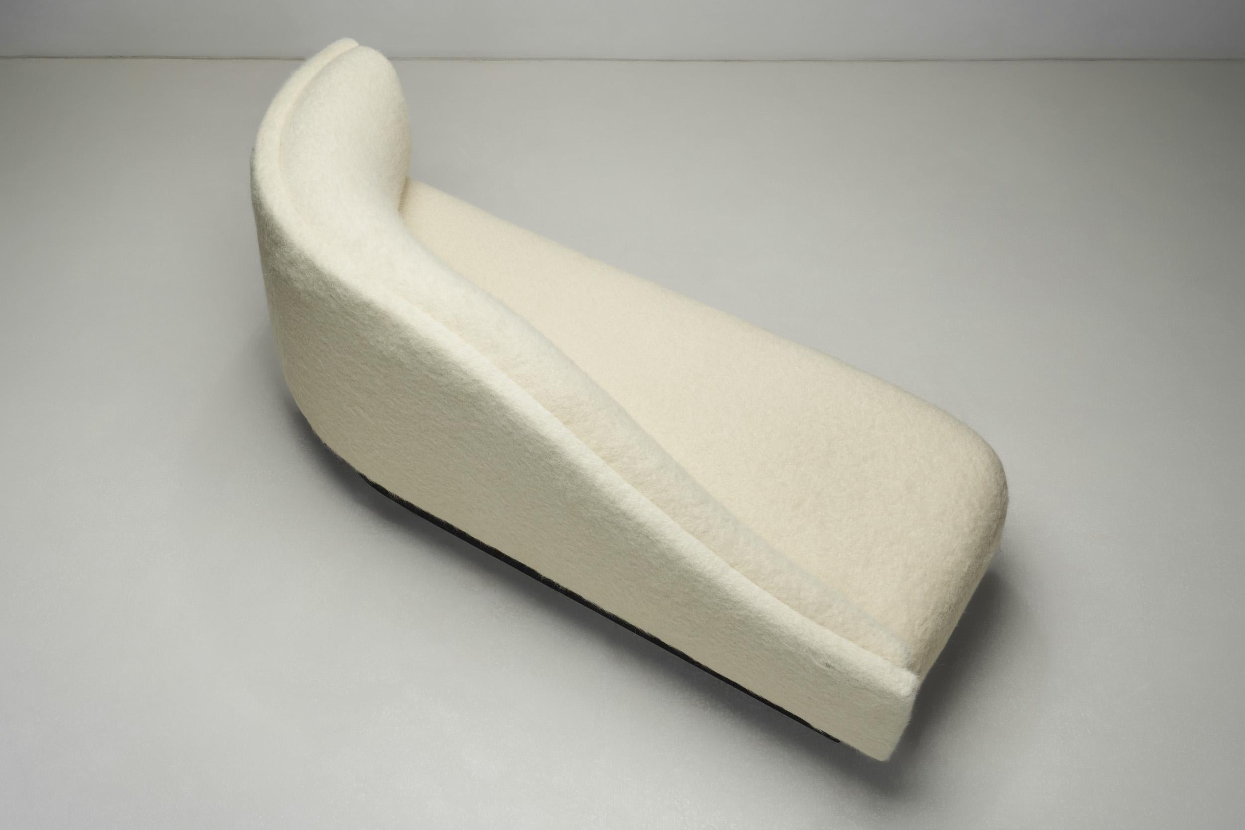 Gepolstertes Daybed mit geschwungener Rückenlehne, Frankreich Ende des 20. (20. Jahrhundert) im Angebot