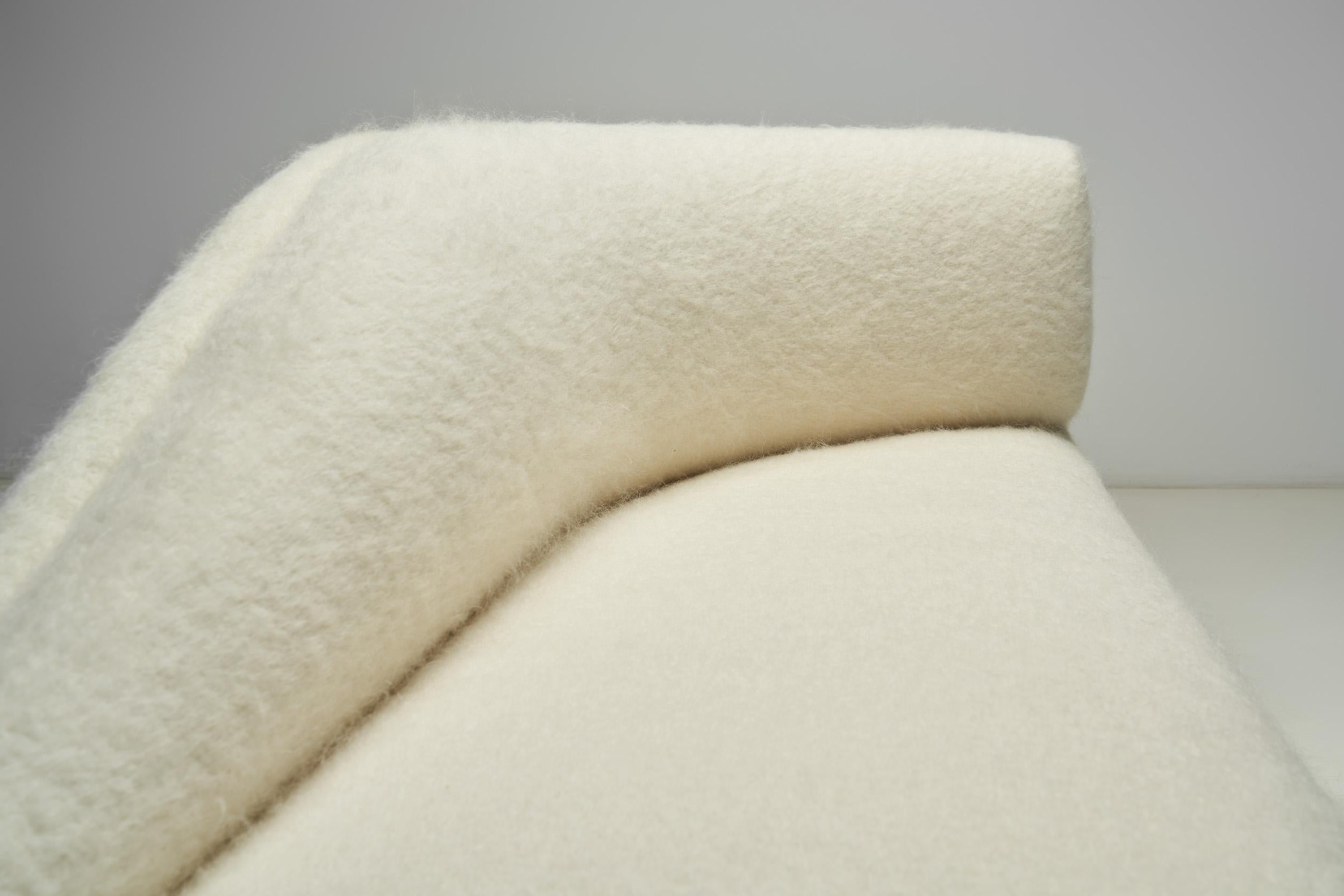 Gepolstertes Daybed mit geschwungener Rückenlehne, Frankreich Ende des 20. im Angebot 1