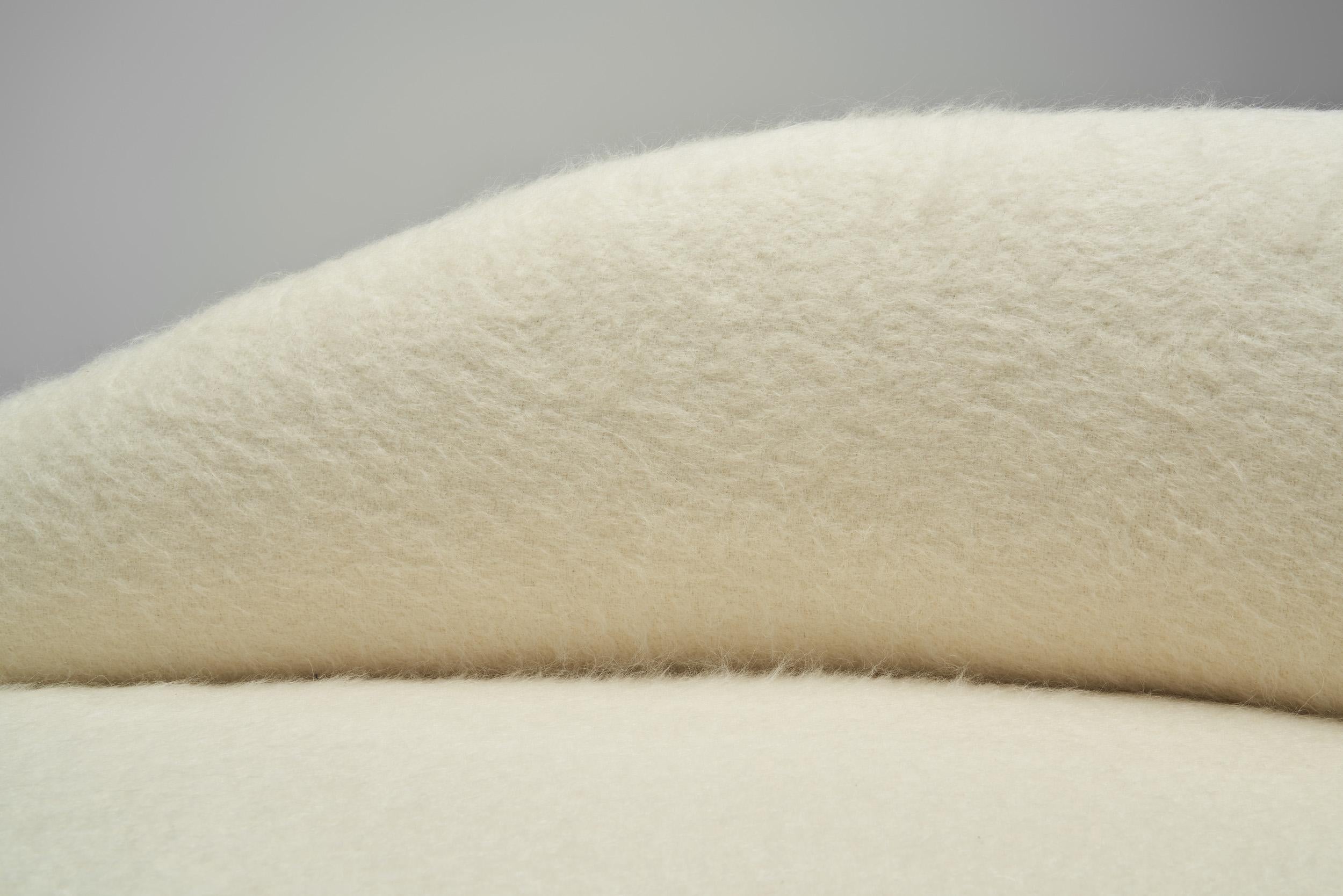 Gepolstertes Daybed mit geschwungener Rückenlehne, Frankreich Ende des 20. im Angebot 2