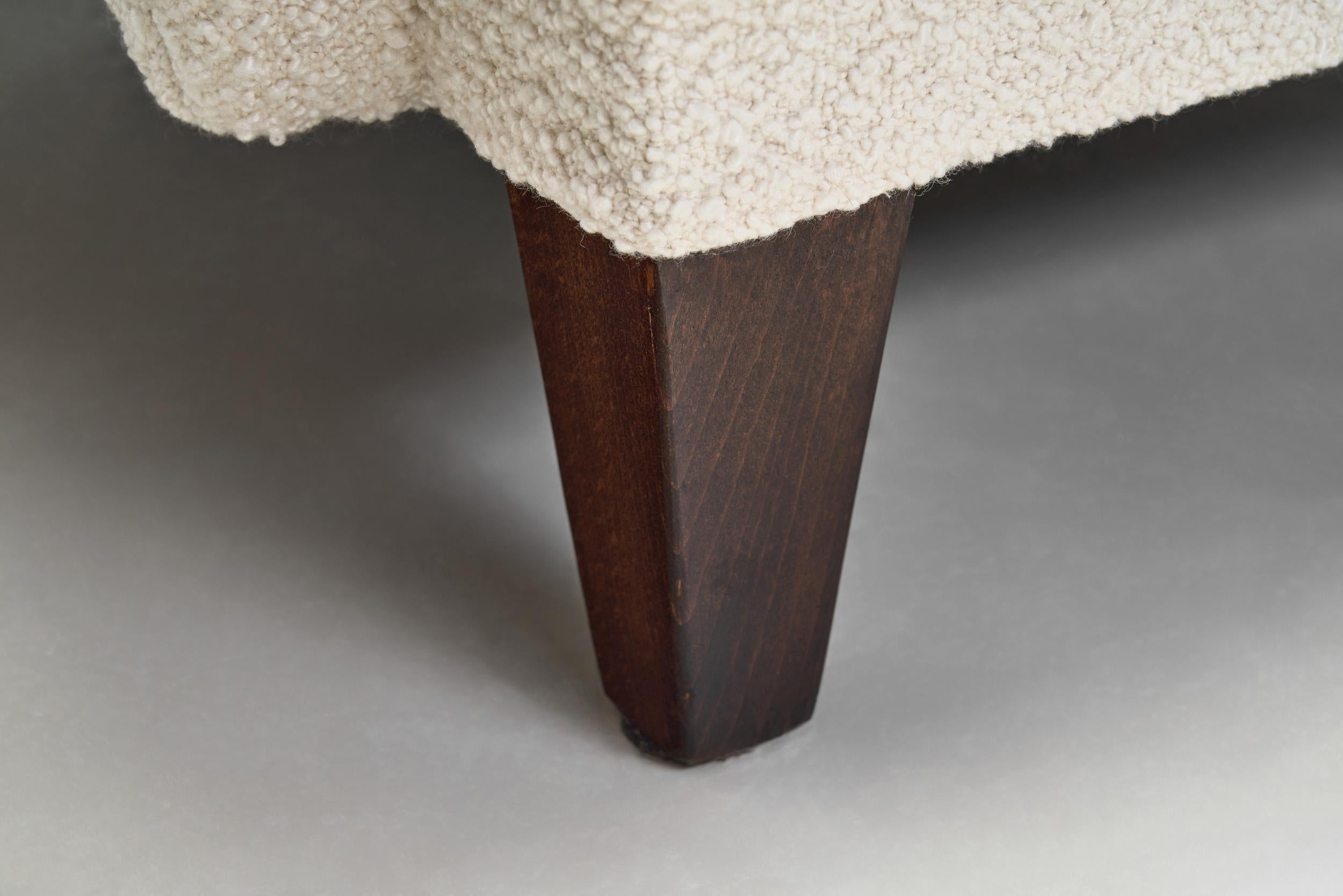 Sedia danese imbottita con gambe in Beeche, Danimarca, 1940 ca. in vendita 10