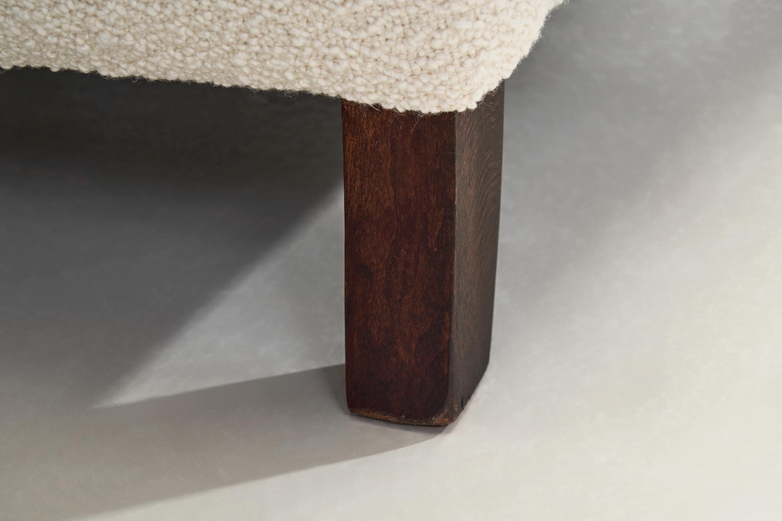 Sedia danese imbottita con gambe in Beeche, Danimarca, 1940 ca. in vendita 12