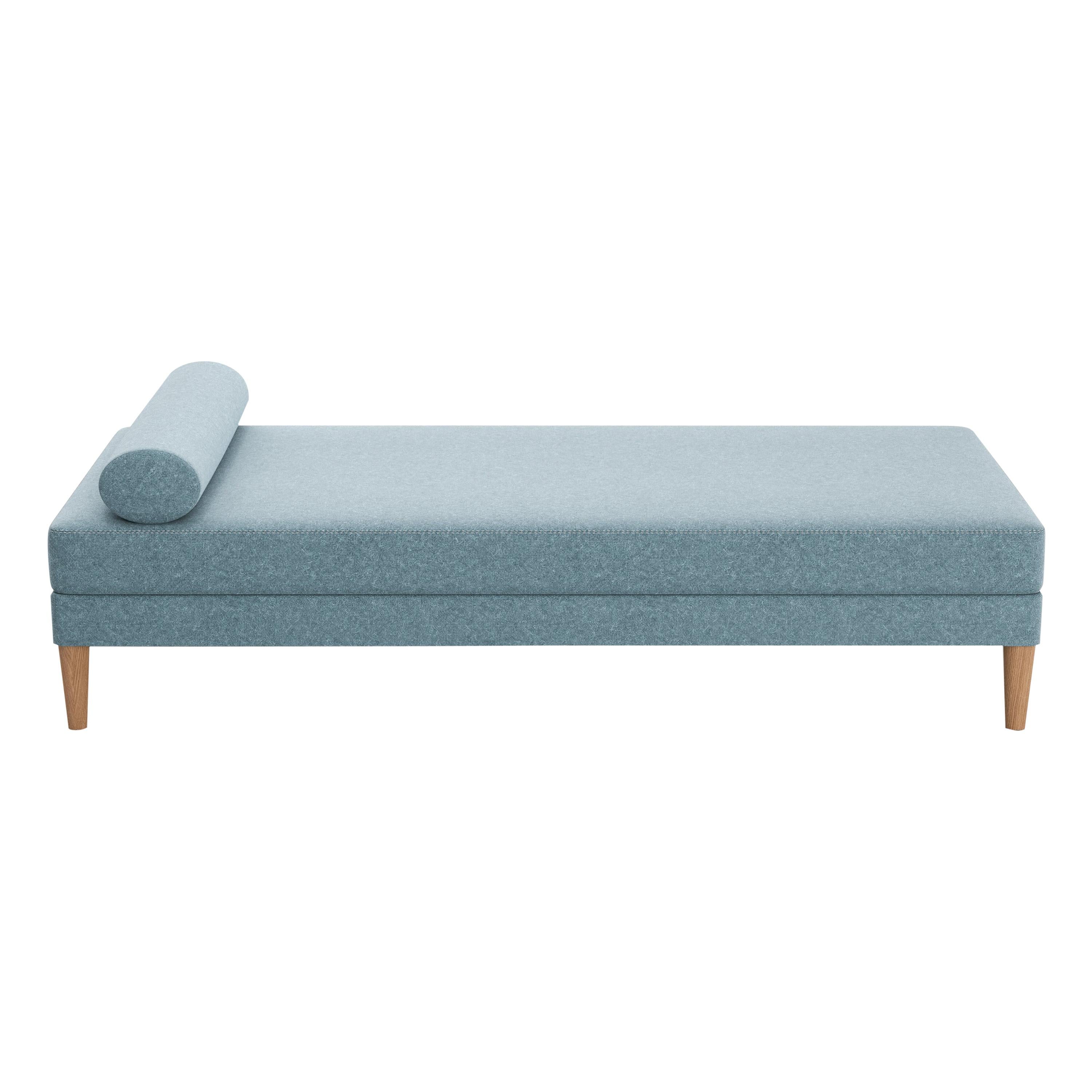 Letto da giorno imbottito con cuscino e cuscino di seduta libero su gambe in Wood Oak