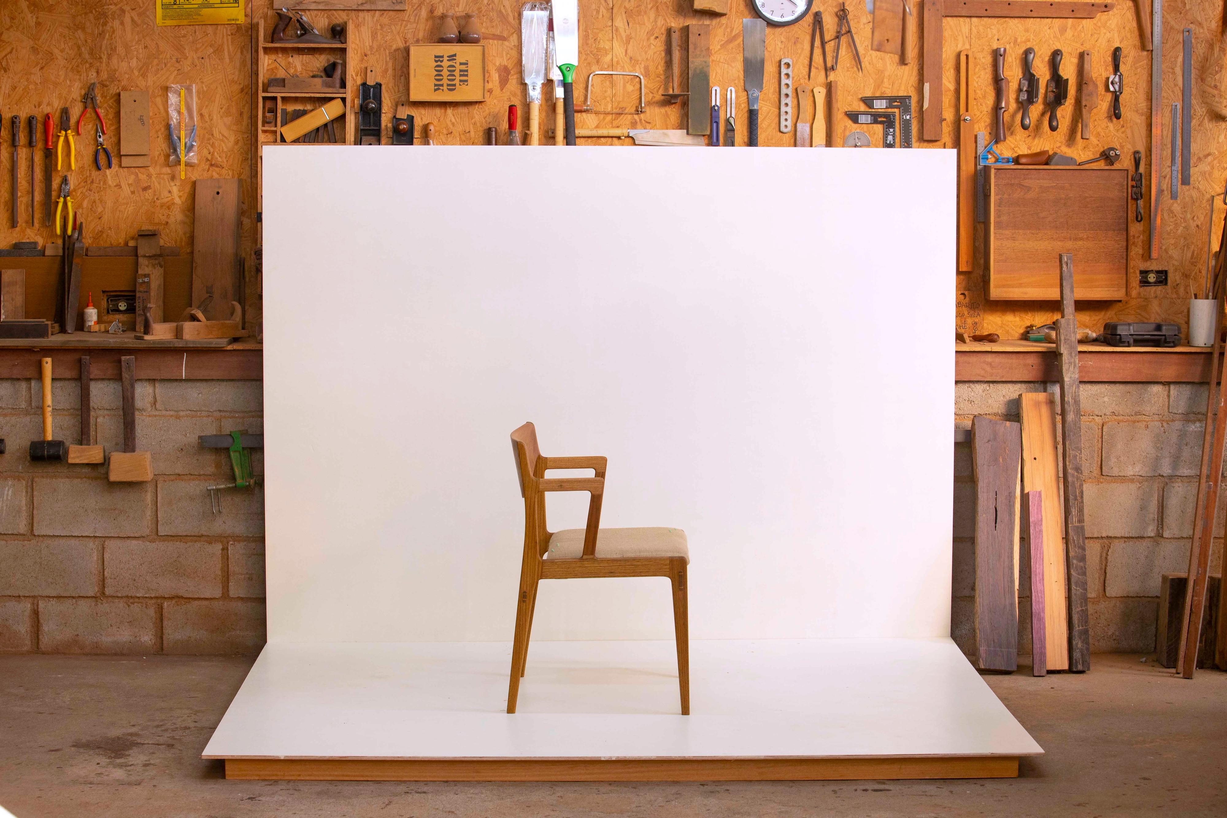 Upholstered dining chair in Brazilian Hardwood by Ricardo Graham In New Condition For Sale In Nova Friburgo, RJ