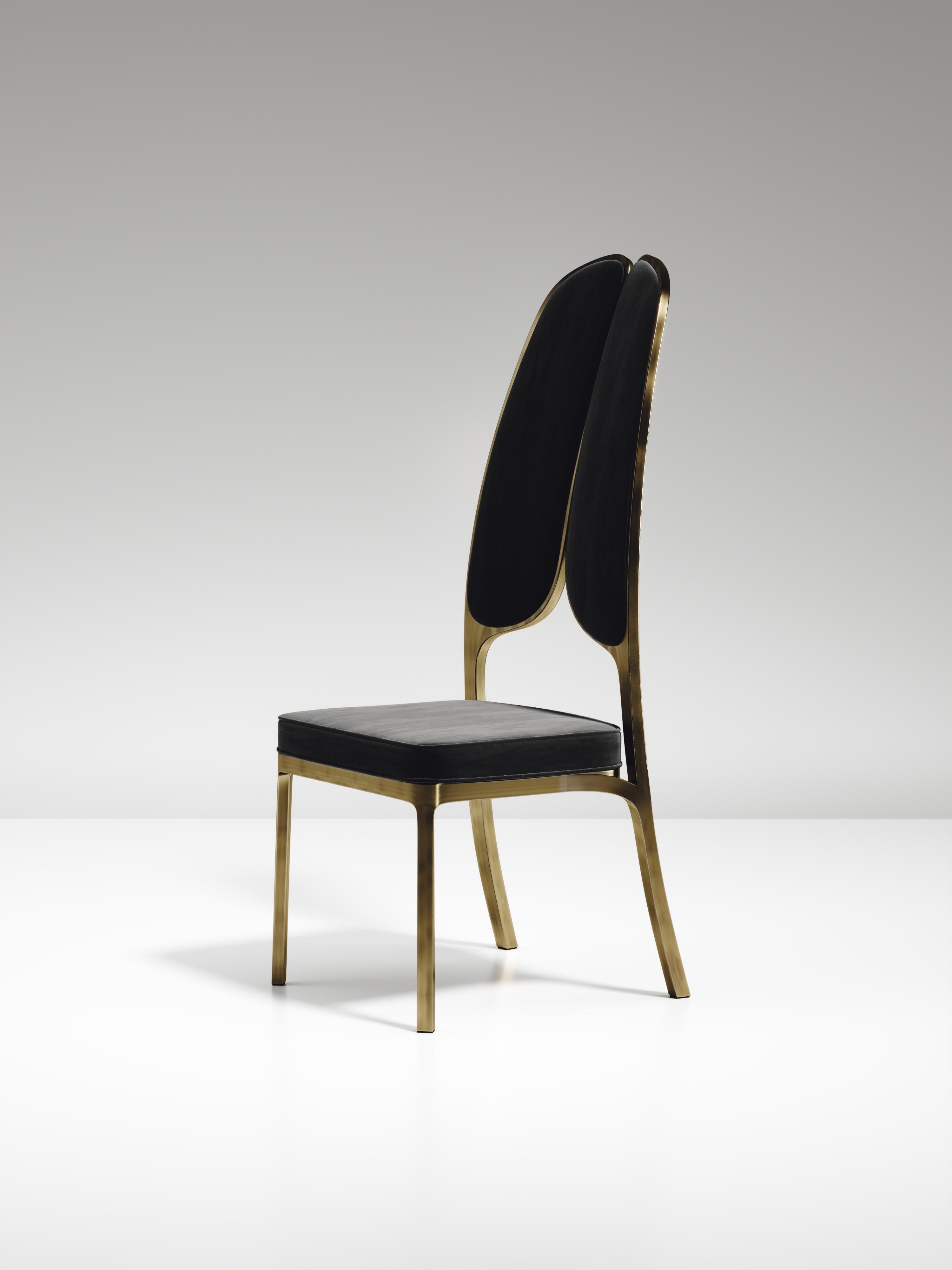 Chaise de salle à manger tapissée avec détails en laiton bronze-patina de R&Y Augousti en vente 7