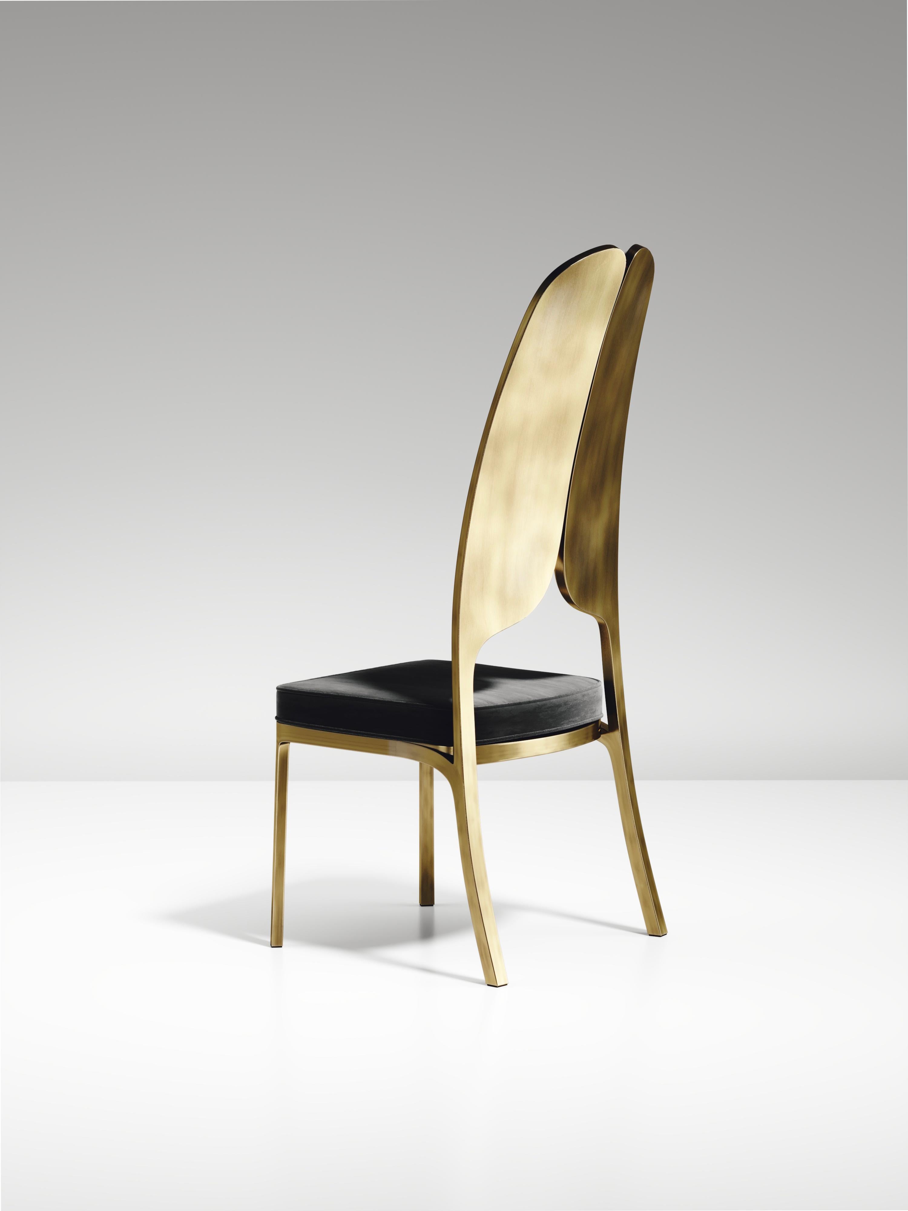 Chaise de salle à manger tapissée avec détails en laiton bronze-patina de R&Y Augousti en vente 8