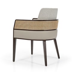 Fauteuil de salle à manger personnalisable en cuir et détails en rotin