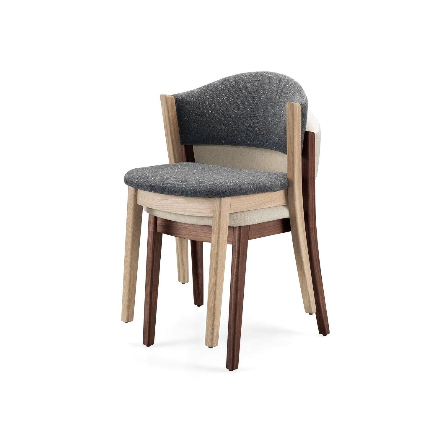Gepolsterter Esszimmerstuhl mit Holzgestell (21. Jahrhundert und zeitgenössisch) im Angebot