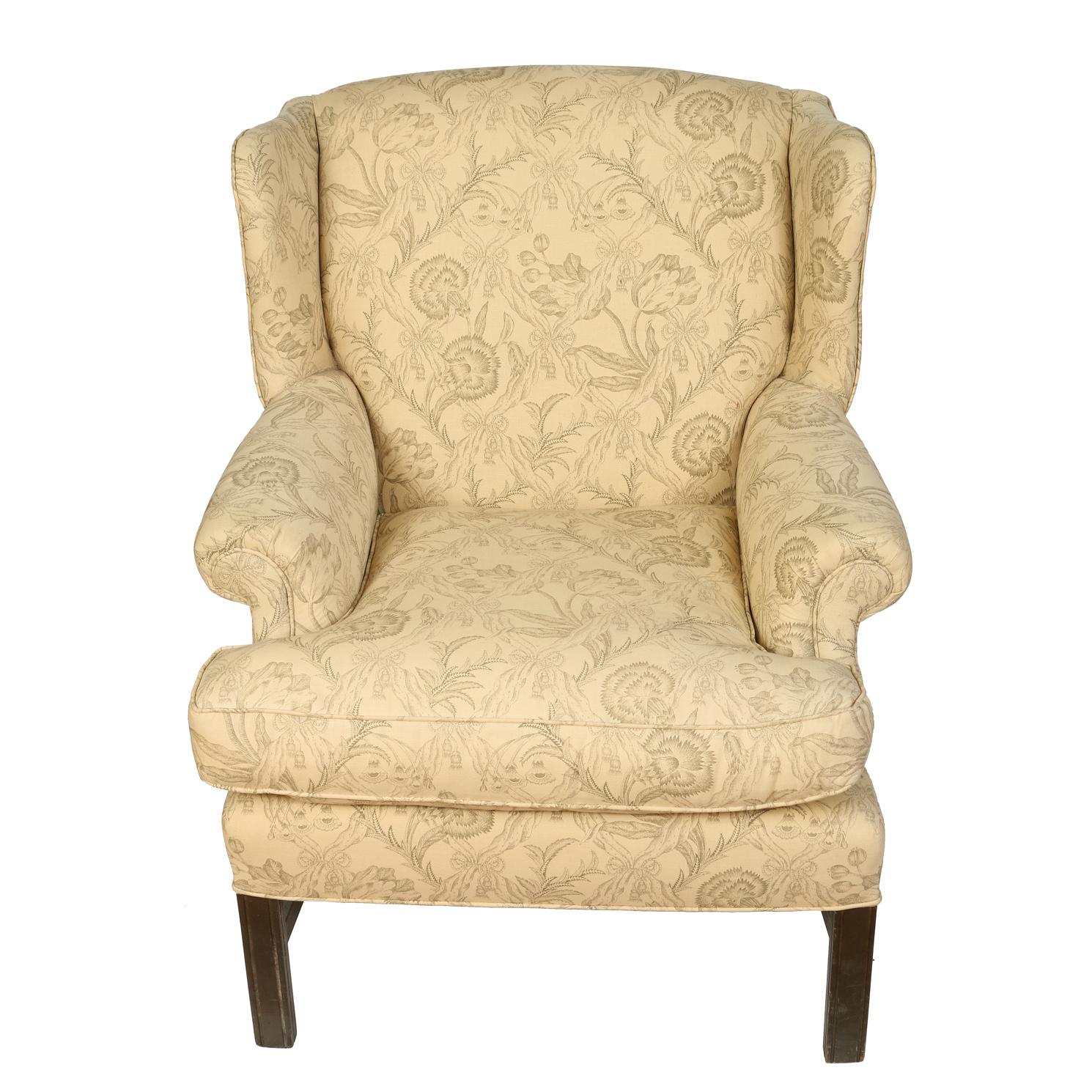 Sedia Wingback inglese imbottita in mogano In condizioni buone in vendita a Locust Valley, NY