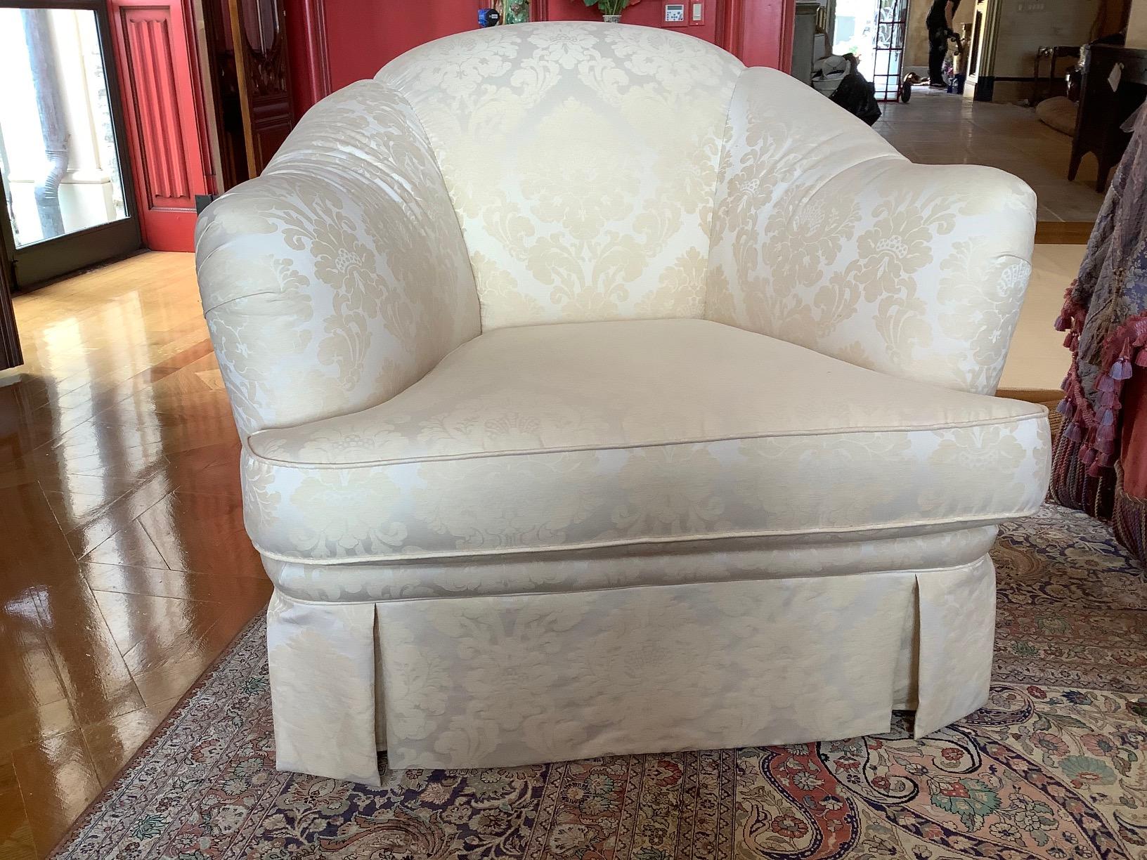 Upholstered English Scalloped Style Chair with an Ottoman, 20th Century For Sale 1