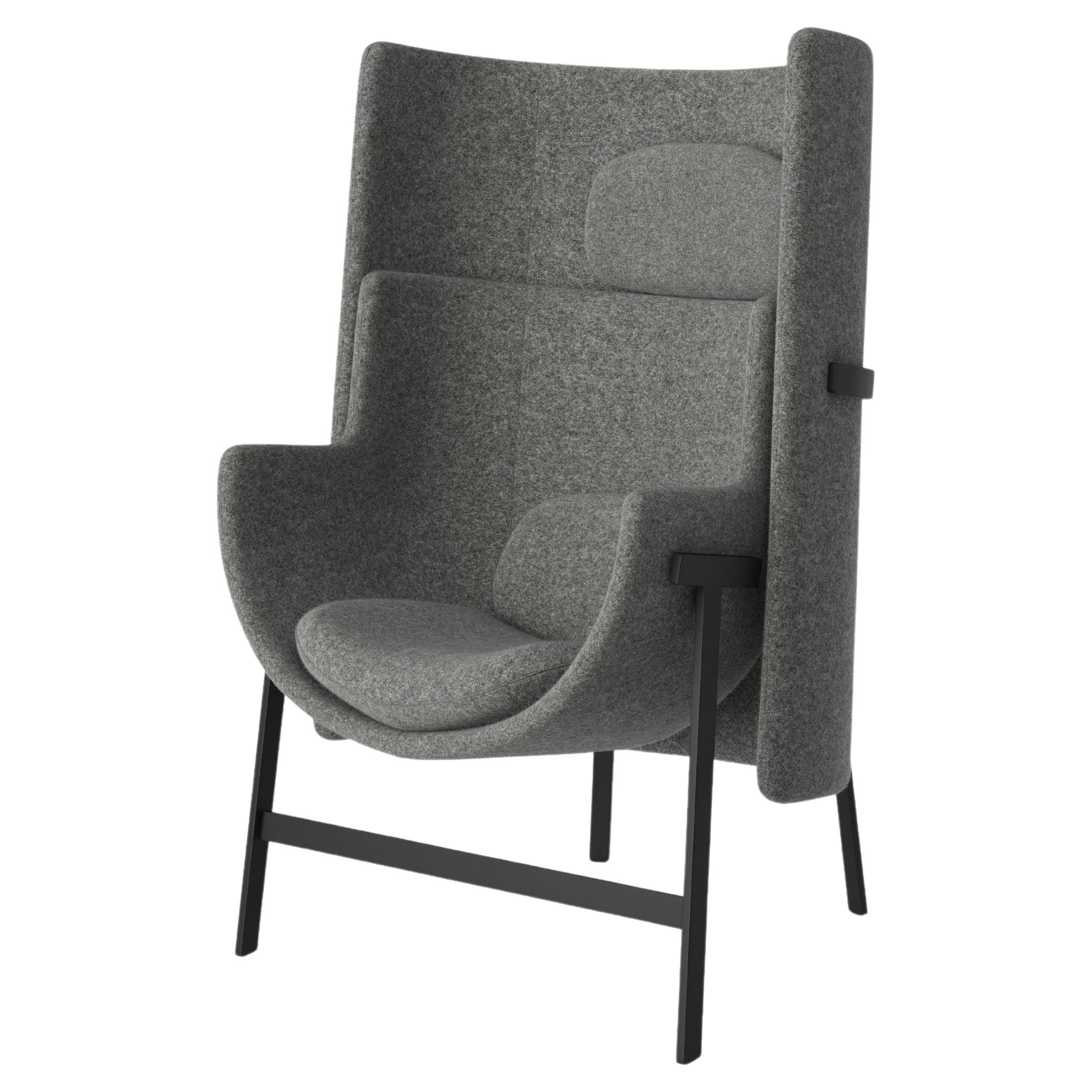 Chaise à dossier haut profond tapissée de tissu gris et d'acier, Kite en vente