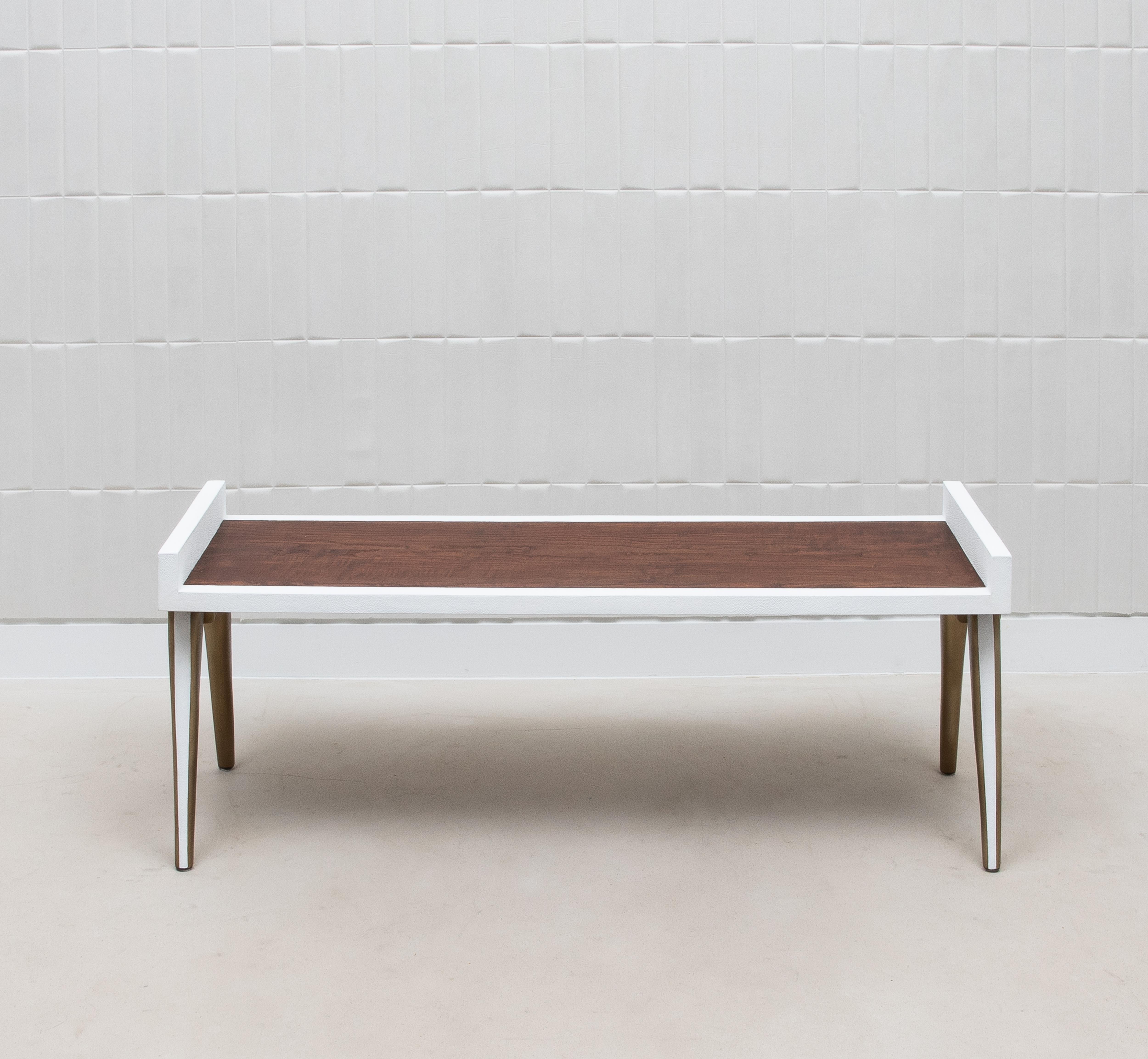 Art Déco Panca imbottita in zigrino bianco e ottone patinato bronzo di & Y Augousti in vendita