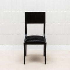 Silla tapizada Hide en roble negro by R&Y Augousti