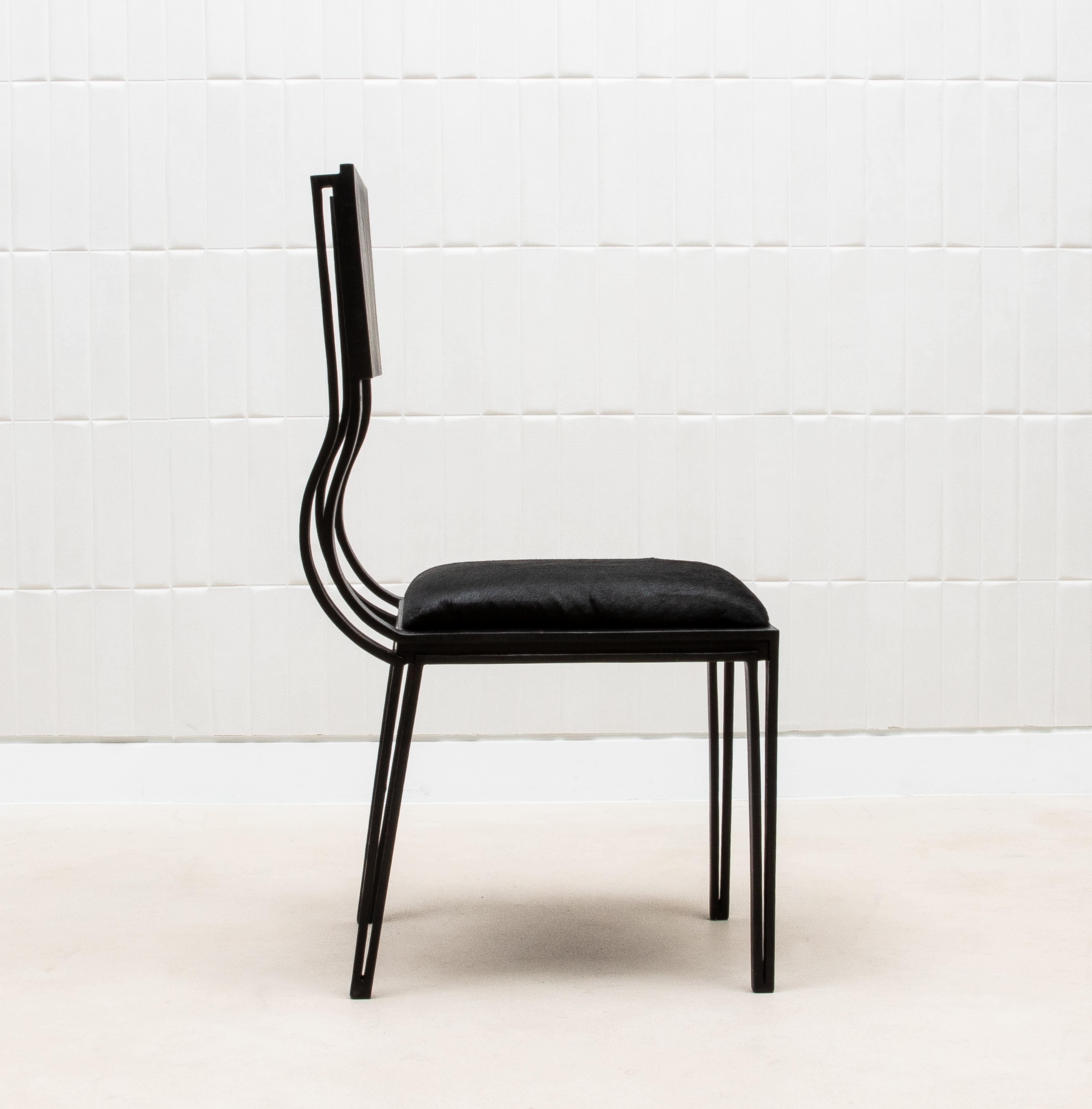 Sedia imbottita Hide Chair in Black Oak di R&Y Augousti In condizioni Nuovo in vendita a West Hollywood, CA