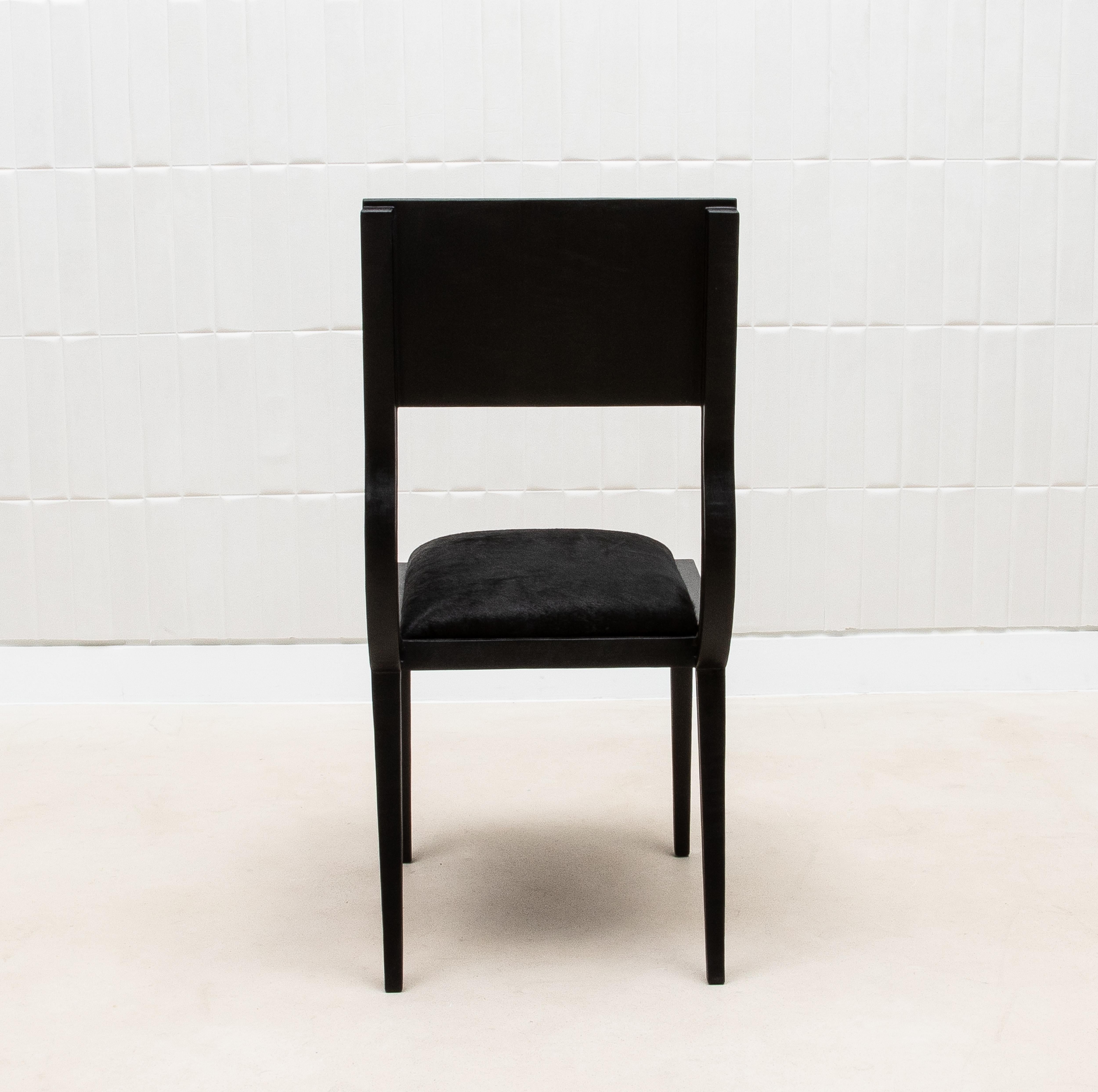 Vacchetta Sedia imbottita Hide Chair in Black Oak di R&Y Augousti in vendita
